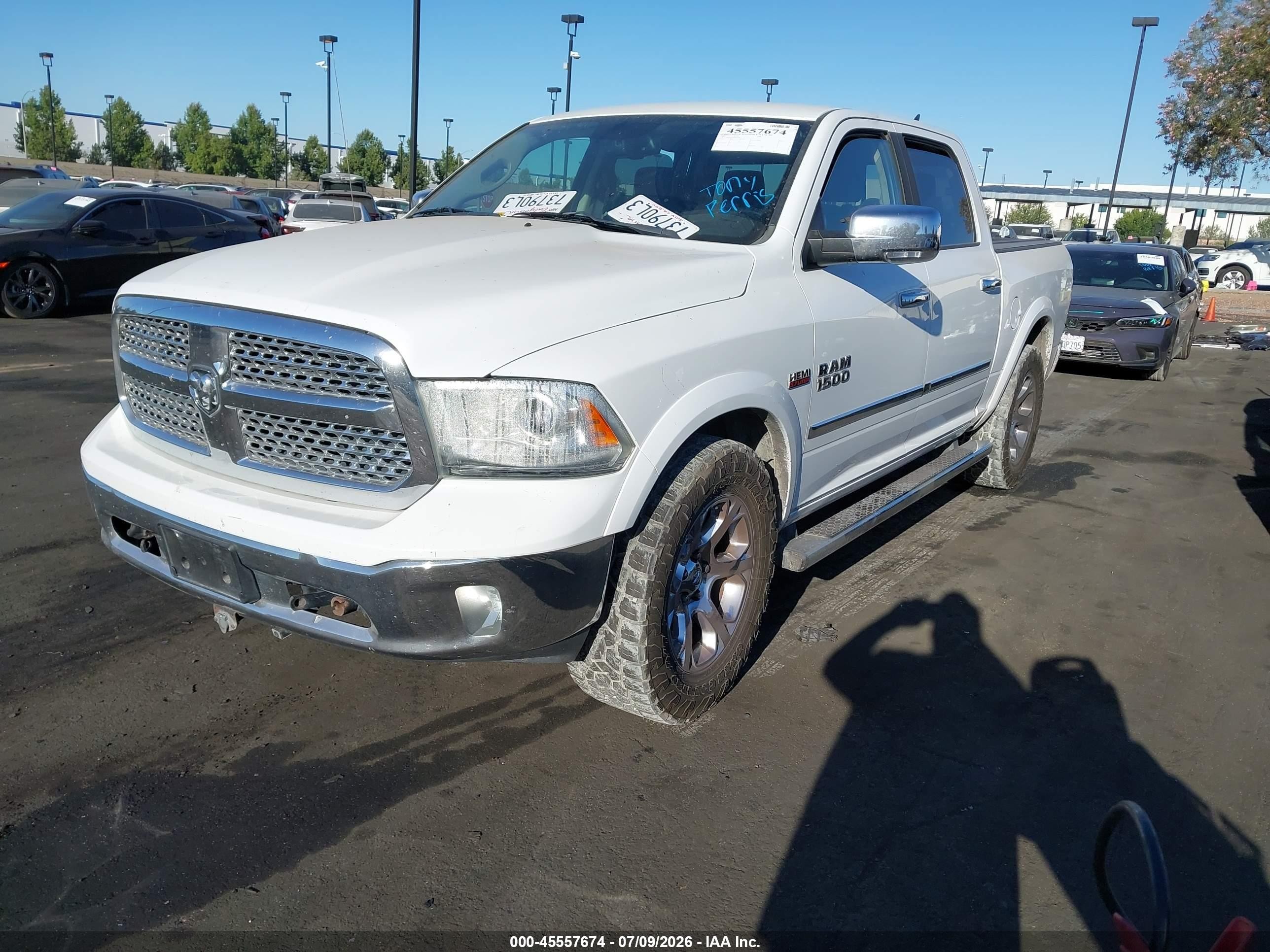 2015 Ram 1500 Laramie White vin: 1C6RR7NT8FS602495