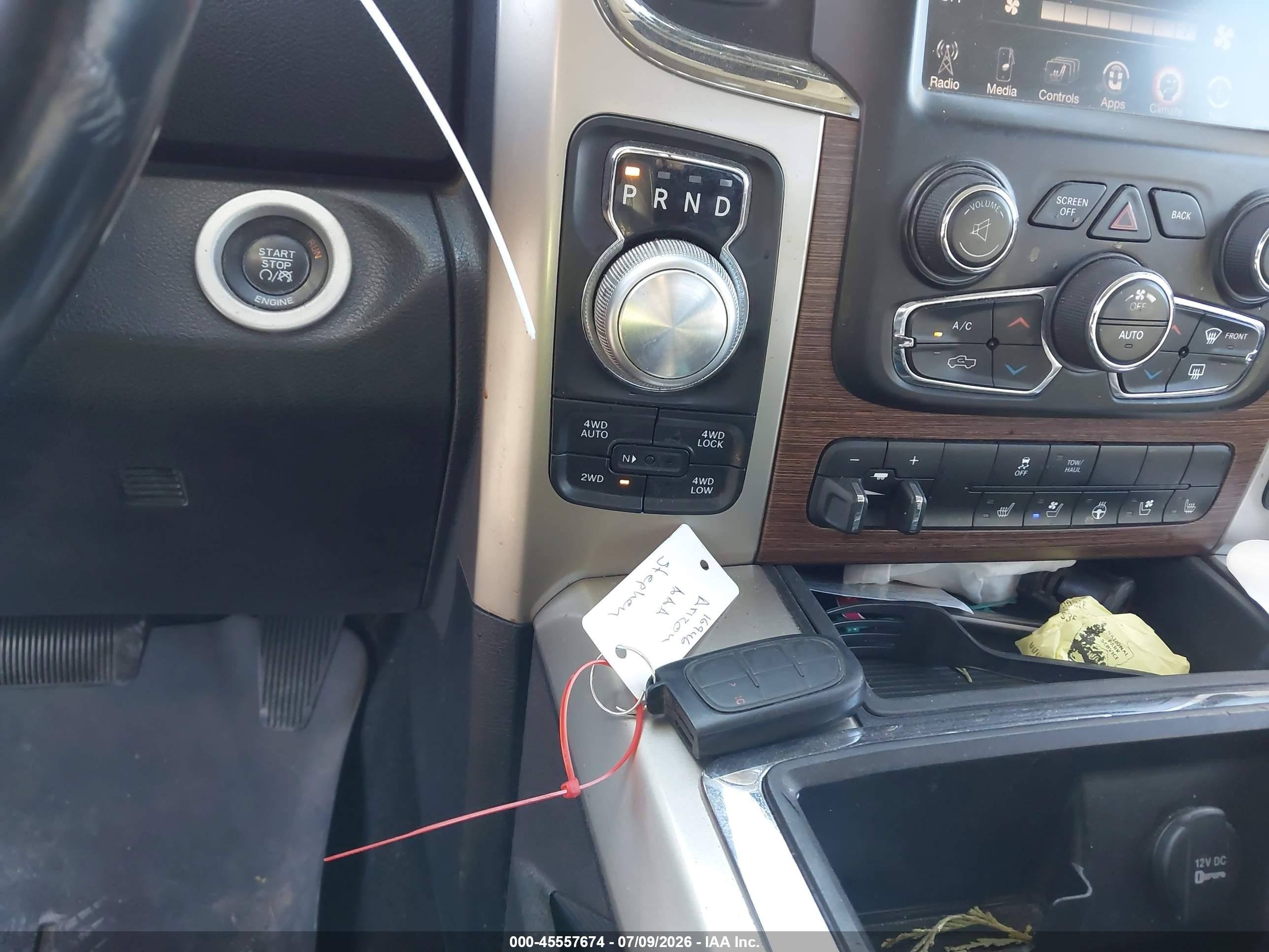 2015 Ram 1500 Laramie White vin: 1C6RR7NT8FS602495