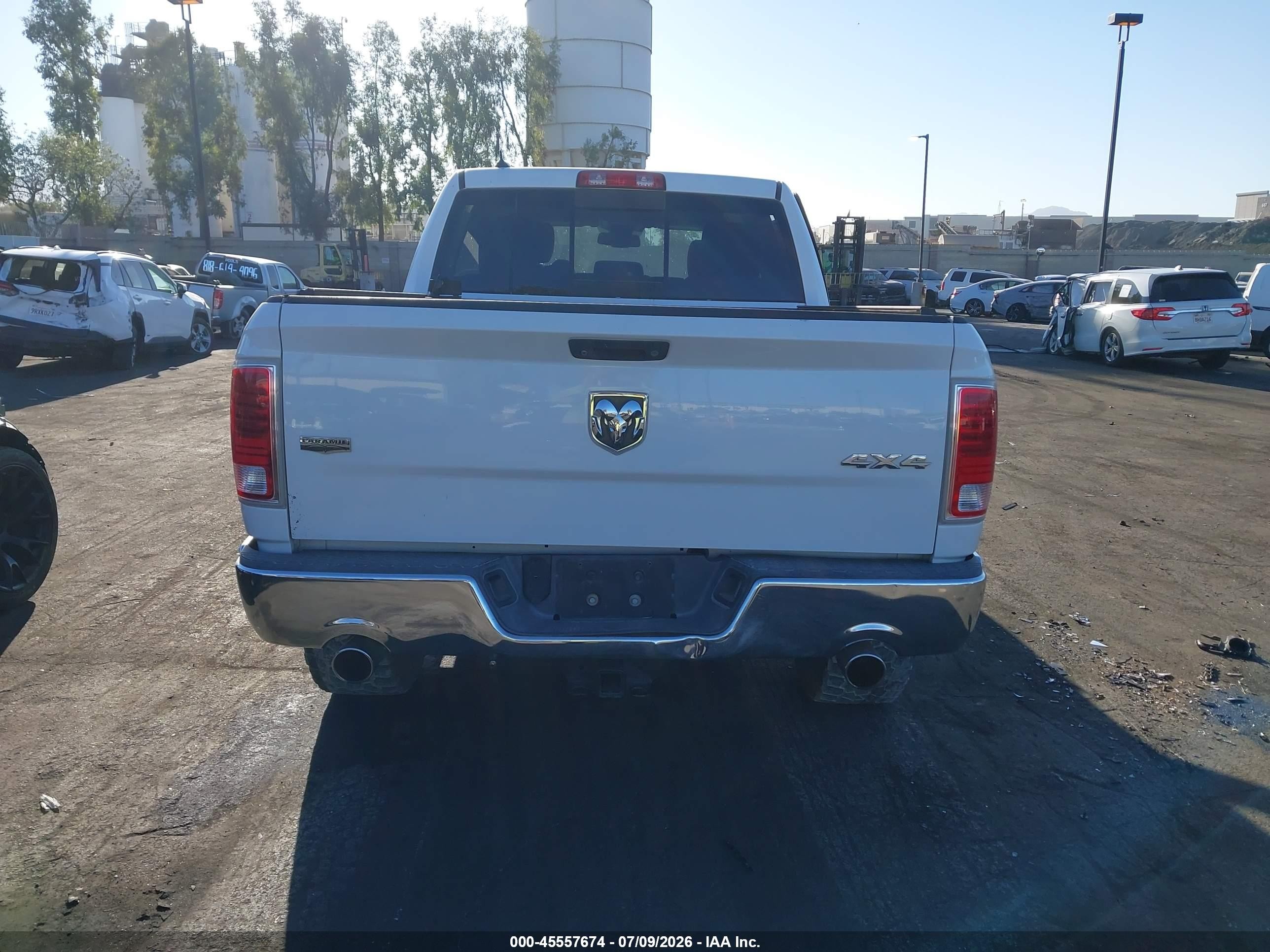 2015 Ram 1500 Laramie White vin: 1C6RR7NT8FS602495