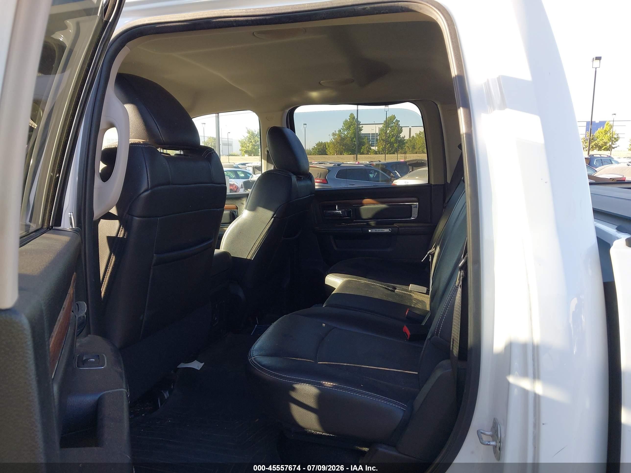 2015 Ram 1500 Laramie White vin: 1C6RR7NT8FS602495