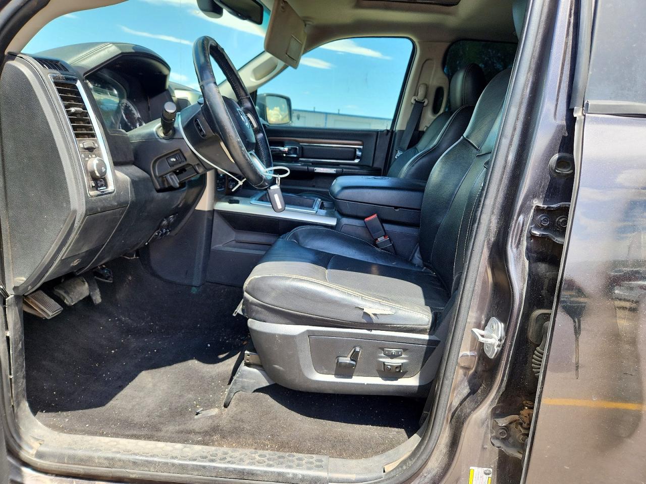 2015 Ram 1500 Laramie Gray vin: 1C6RR7NT8FS619717