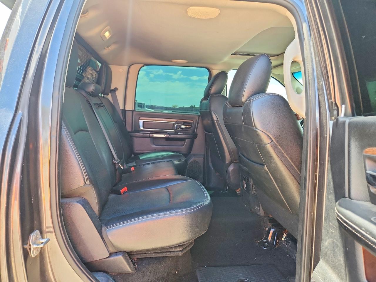 2015 Ram 1500 Laramie Gray vin: 1C6RR7NT8FS619717
