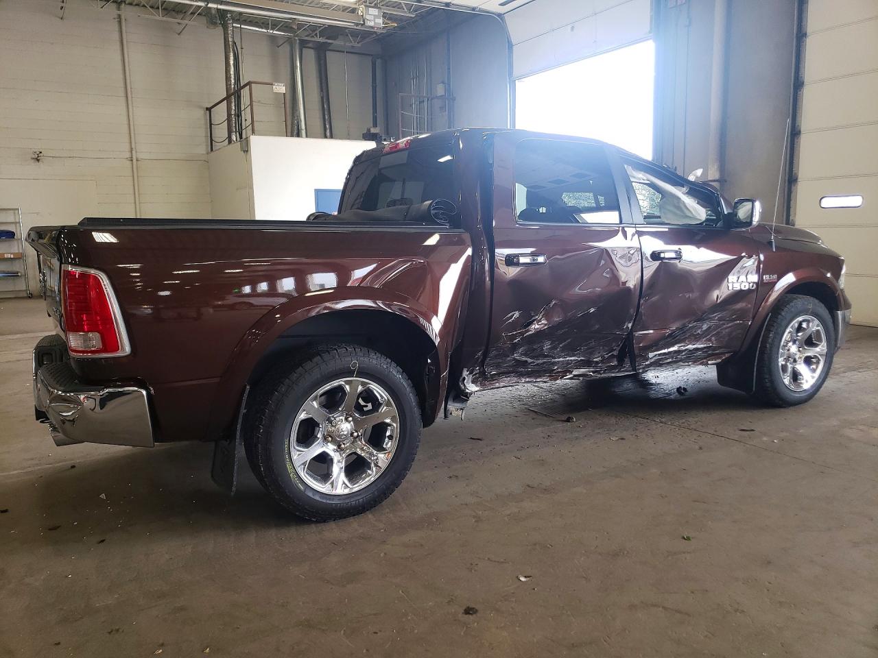 2015 Ram 1500 Laramie Burgundy vin: 1C6RR7NT8FS643175