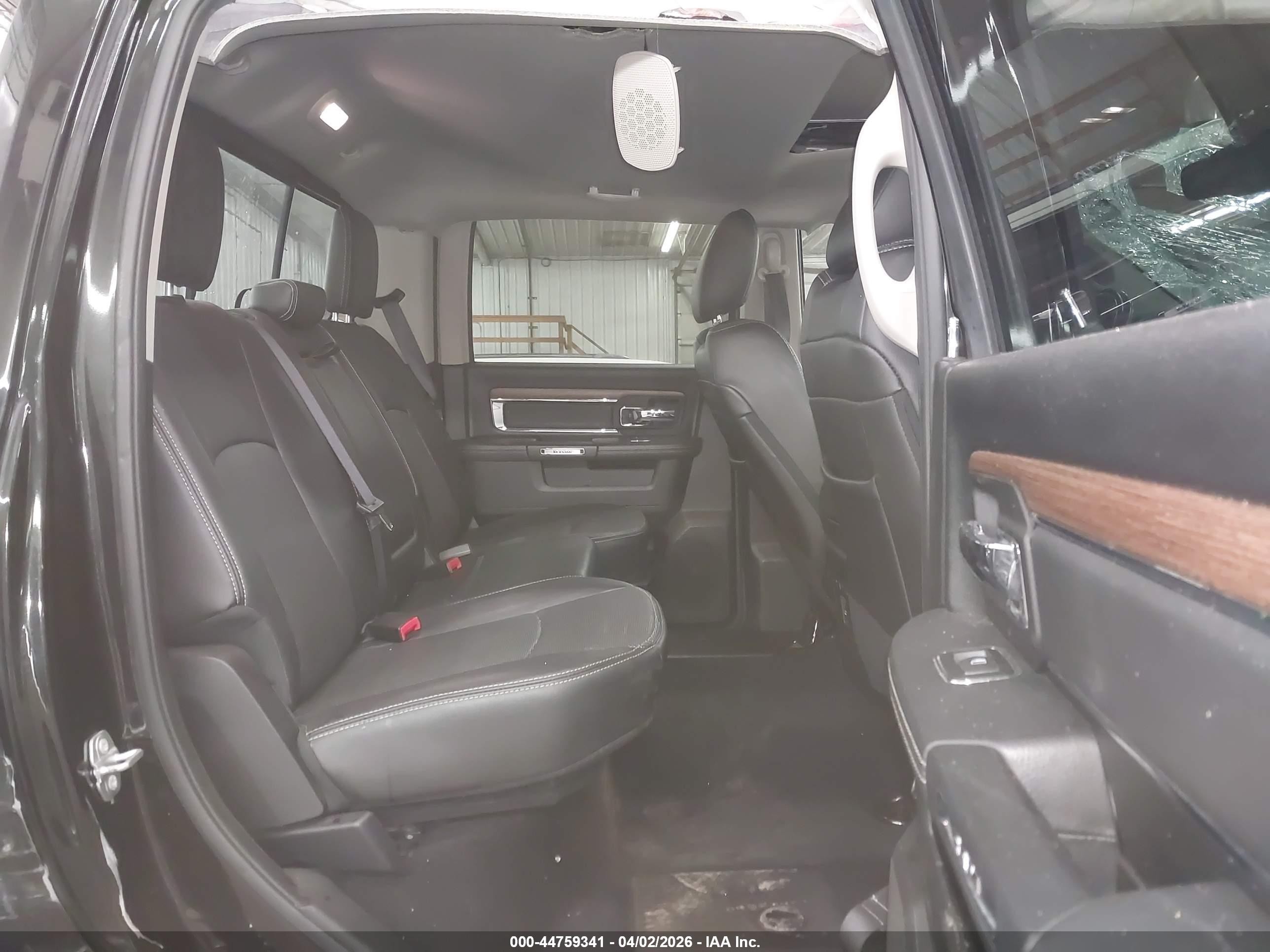 2016 Ram 1500 Laramie Черный vin: 1C6RR7NT8GS248981