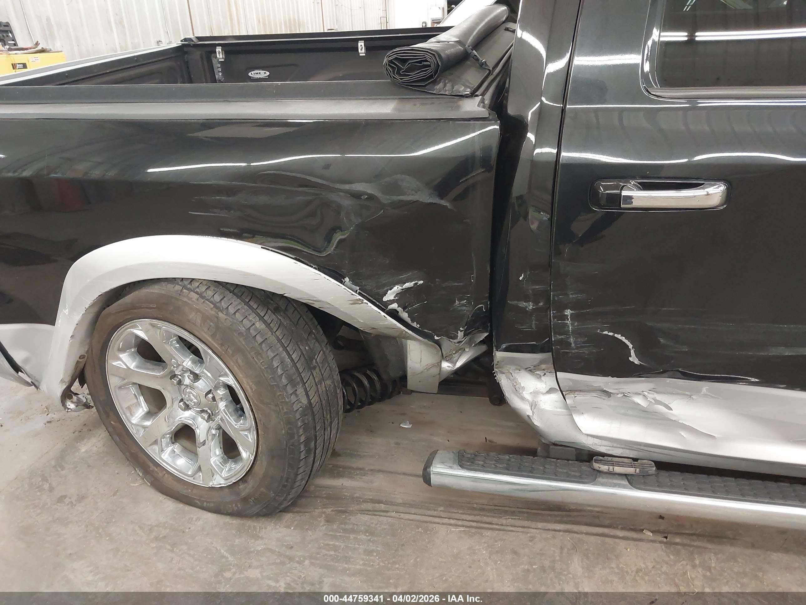 2016 Ram 1500 Laramie Черный vin: 1C6RR7NT8GS248981