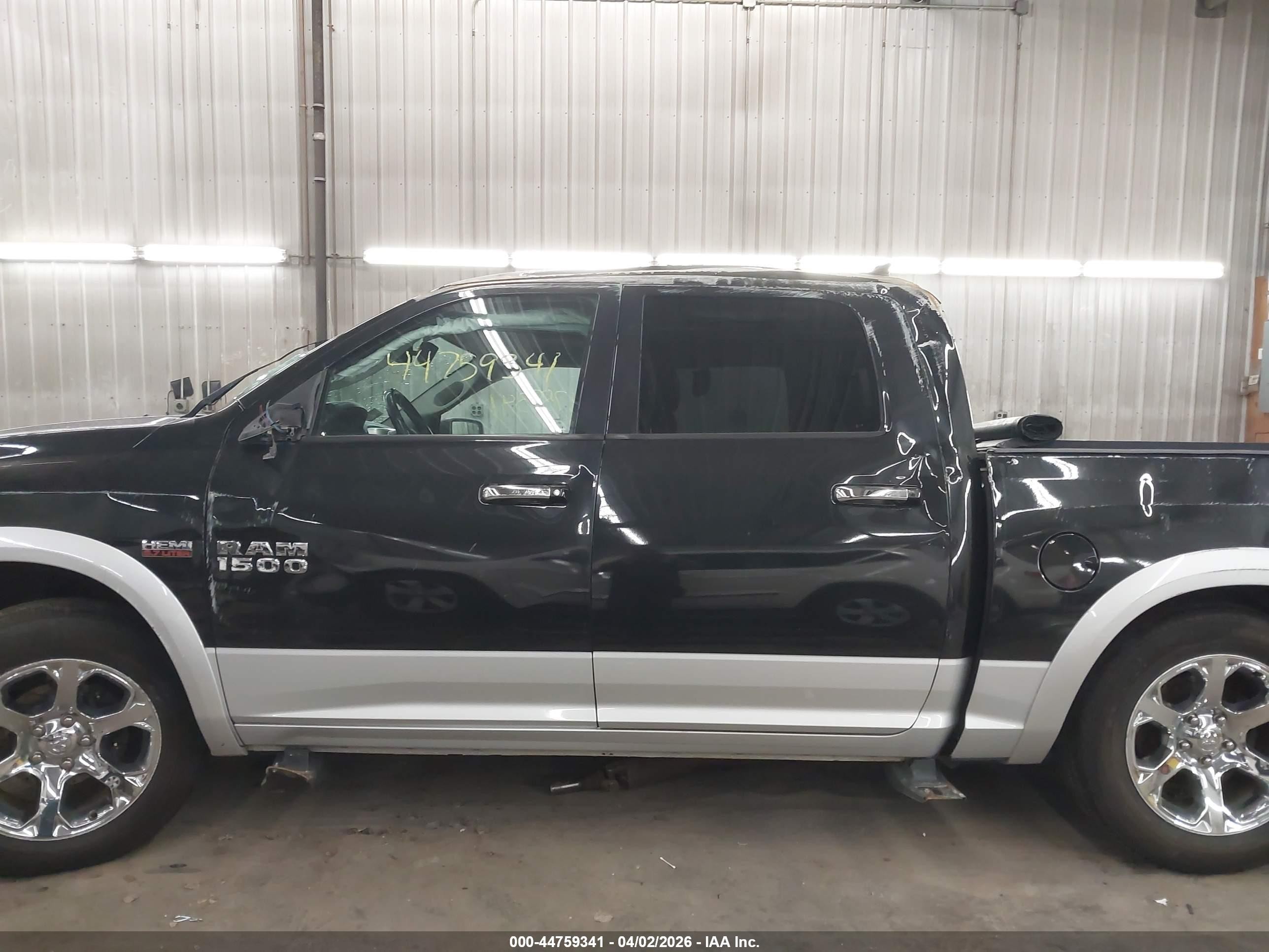 2016 Ram 1500 Laramie Черный vin: 1C6RR7NT8GS248981
