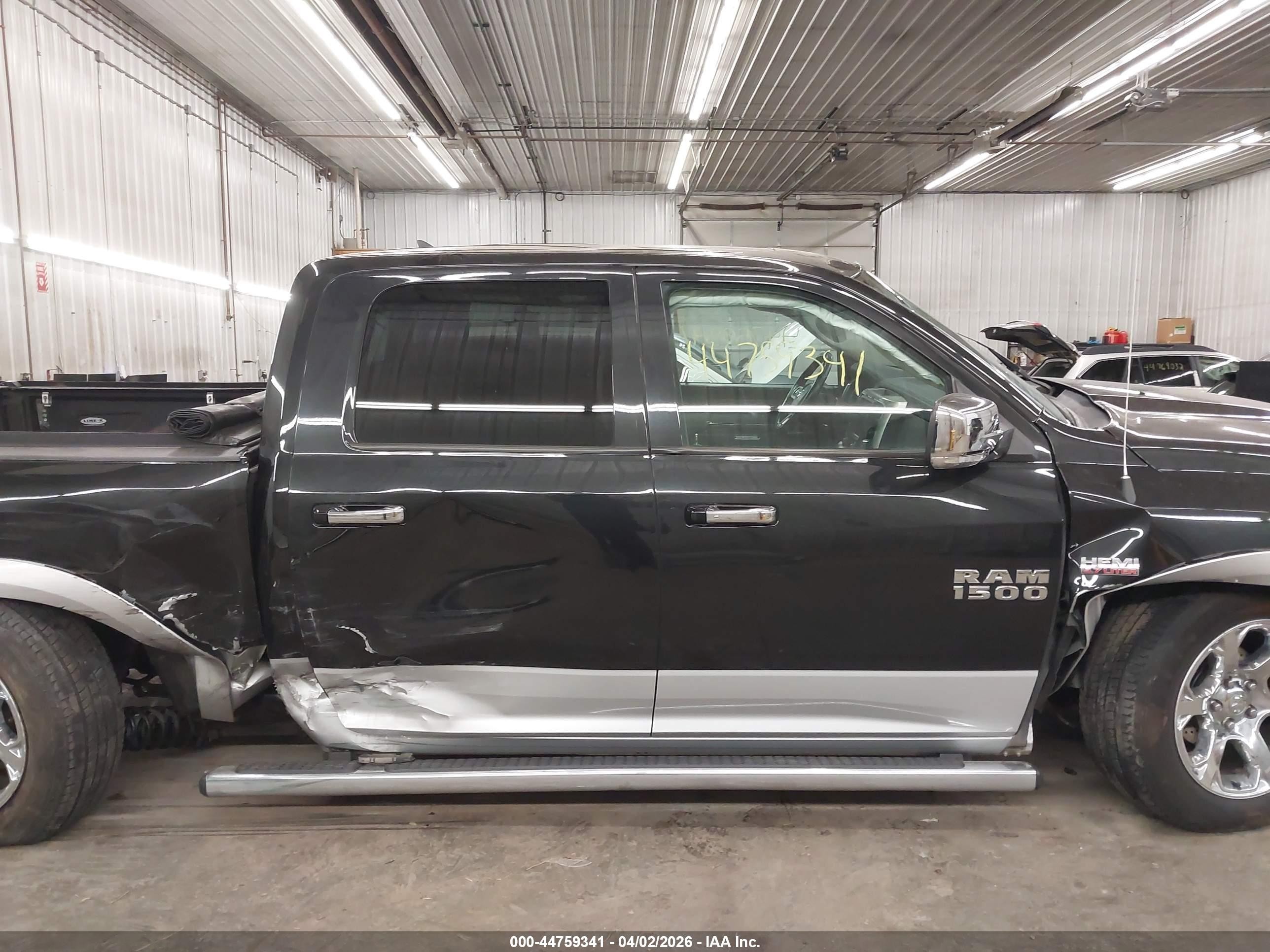 2016 Ram 1500 Laramie Черный vin: 1C6RR7NT8GS248981