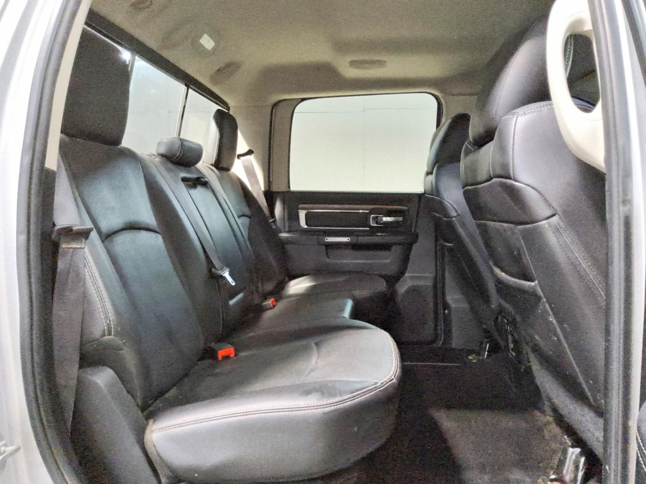 2017 Ram 1500 Laramie Silver vin: 1C6RR7NT8HS507888