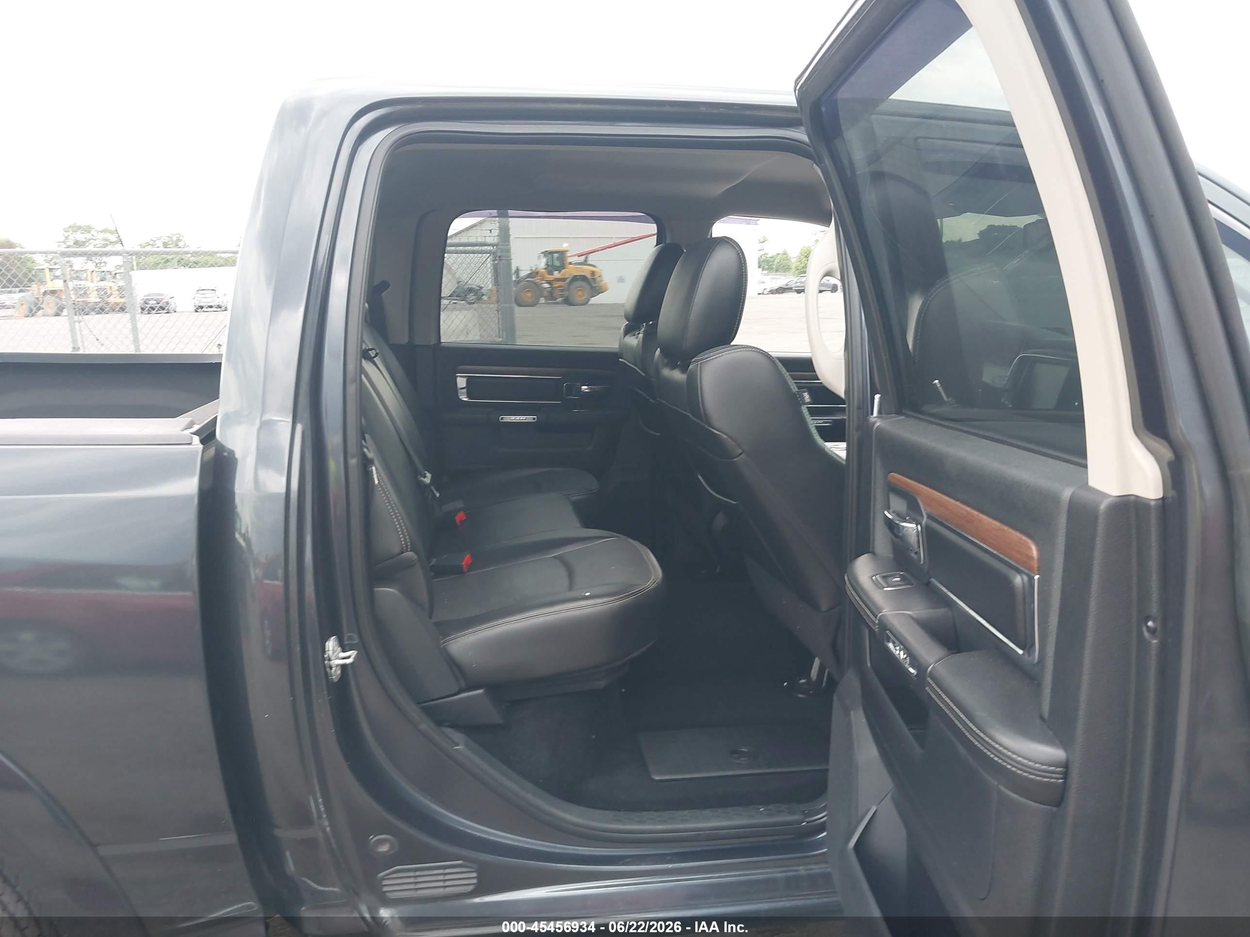 2014 Ram 1500 Laramie Gray vin: 1C6RR7NT9ES187203
