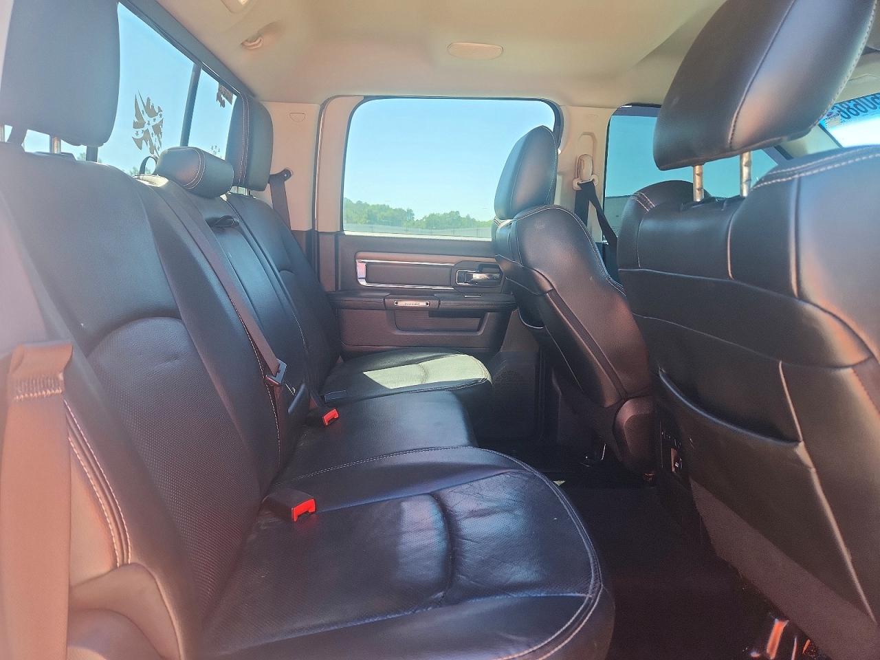 2014 Ram 1500 Laramie White vin: 1C6RR7NT9ES312460