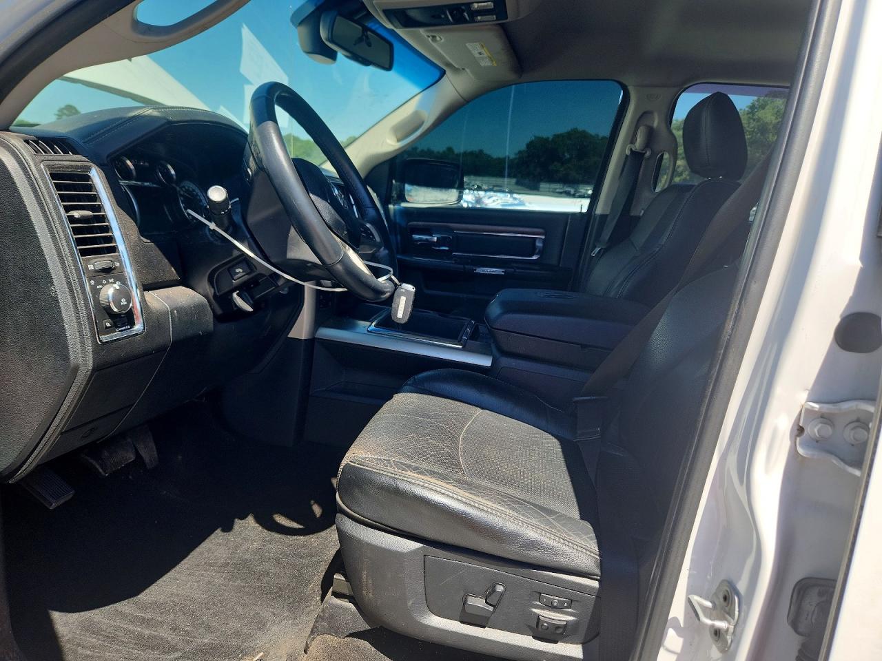 2014 Ram 1500 Laramie White vin: 1C6RR7NT9ES312460
