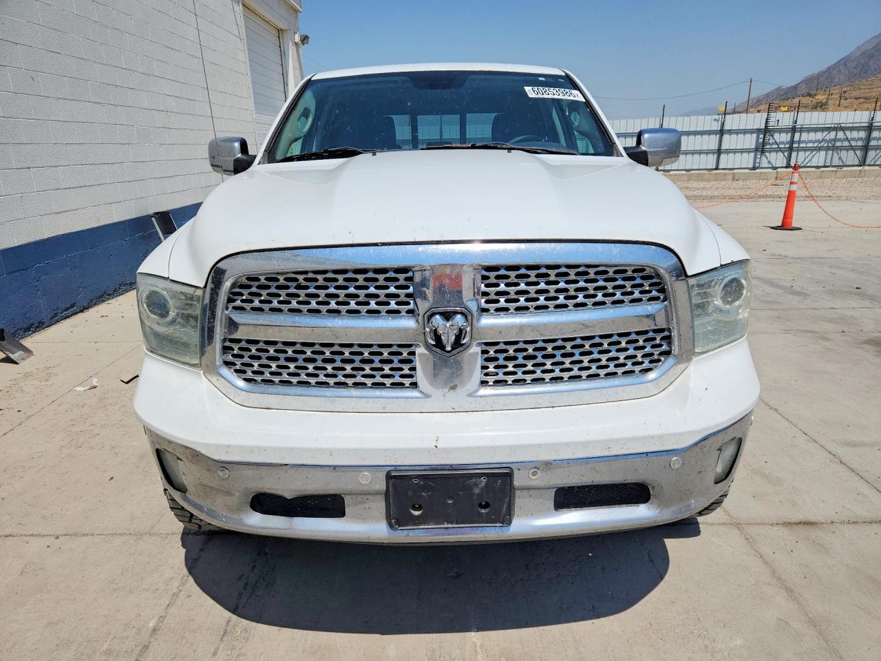 2015 Ram 1500 Laramie White vin: 1C6RR7NT9FS609701