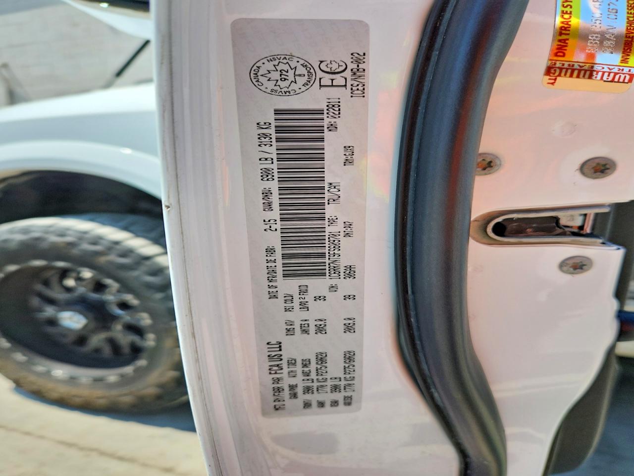 2015 Ram 1500 Laramie White vin: 1C6RR7NT9FS609701