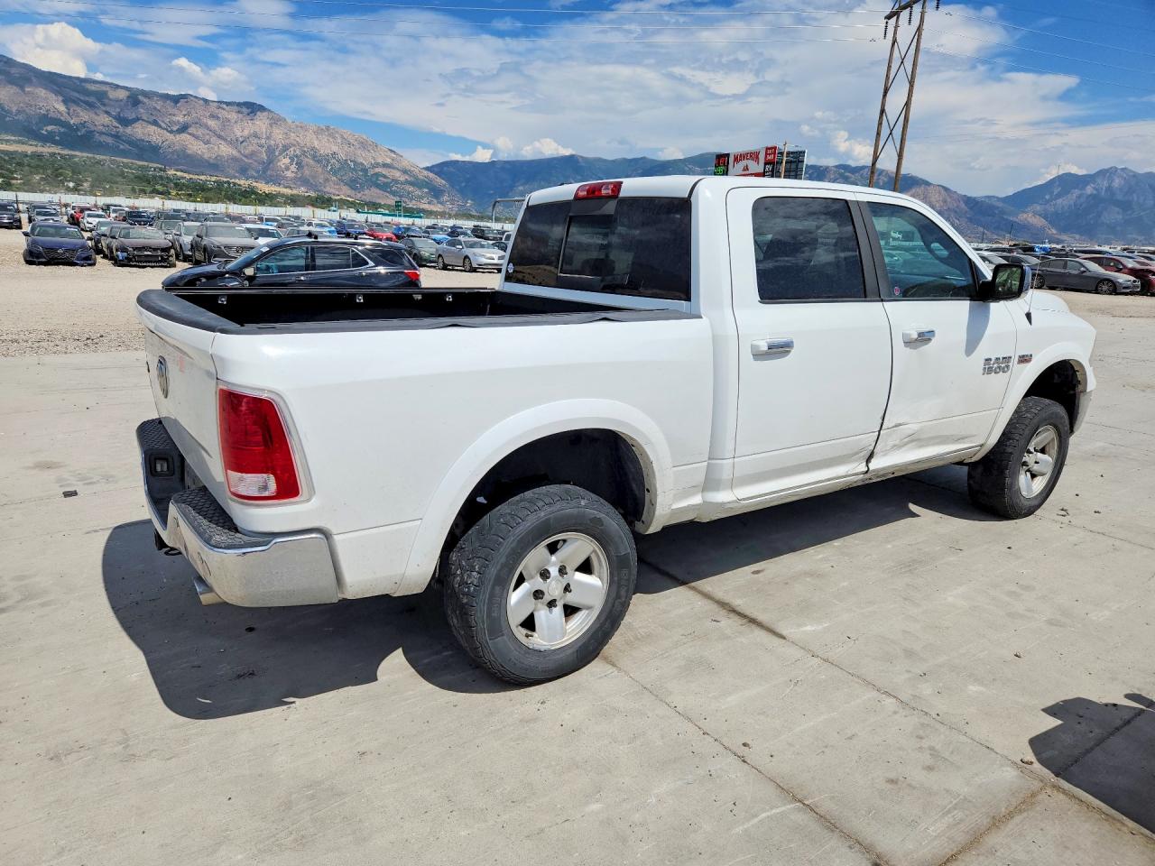 2015 Ram 1500 Laramie White vin: 1C6RR7NT9FS609701