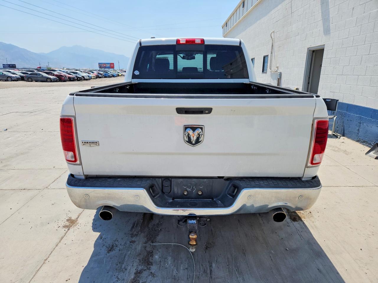 2015 Ram 1500 Laramie White vin: 1C6RR7NT9FS609701