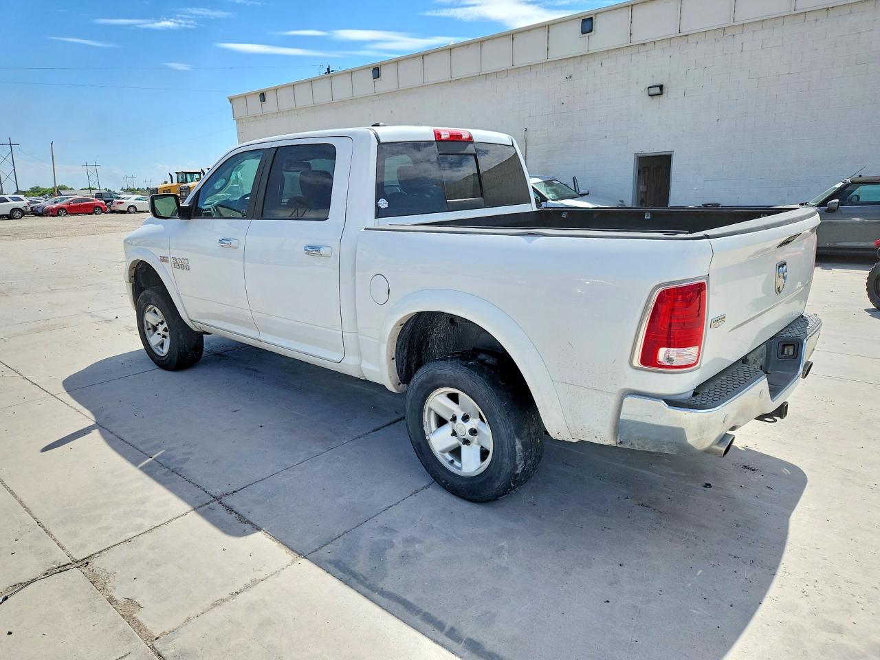 2015 Ram 1500 Laramie White vin: 1C6RR7NT9FS609701
