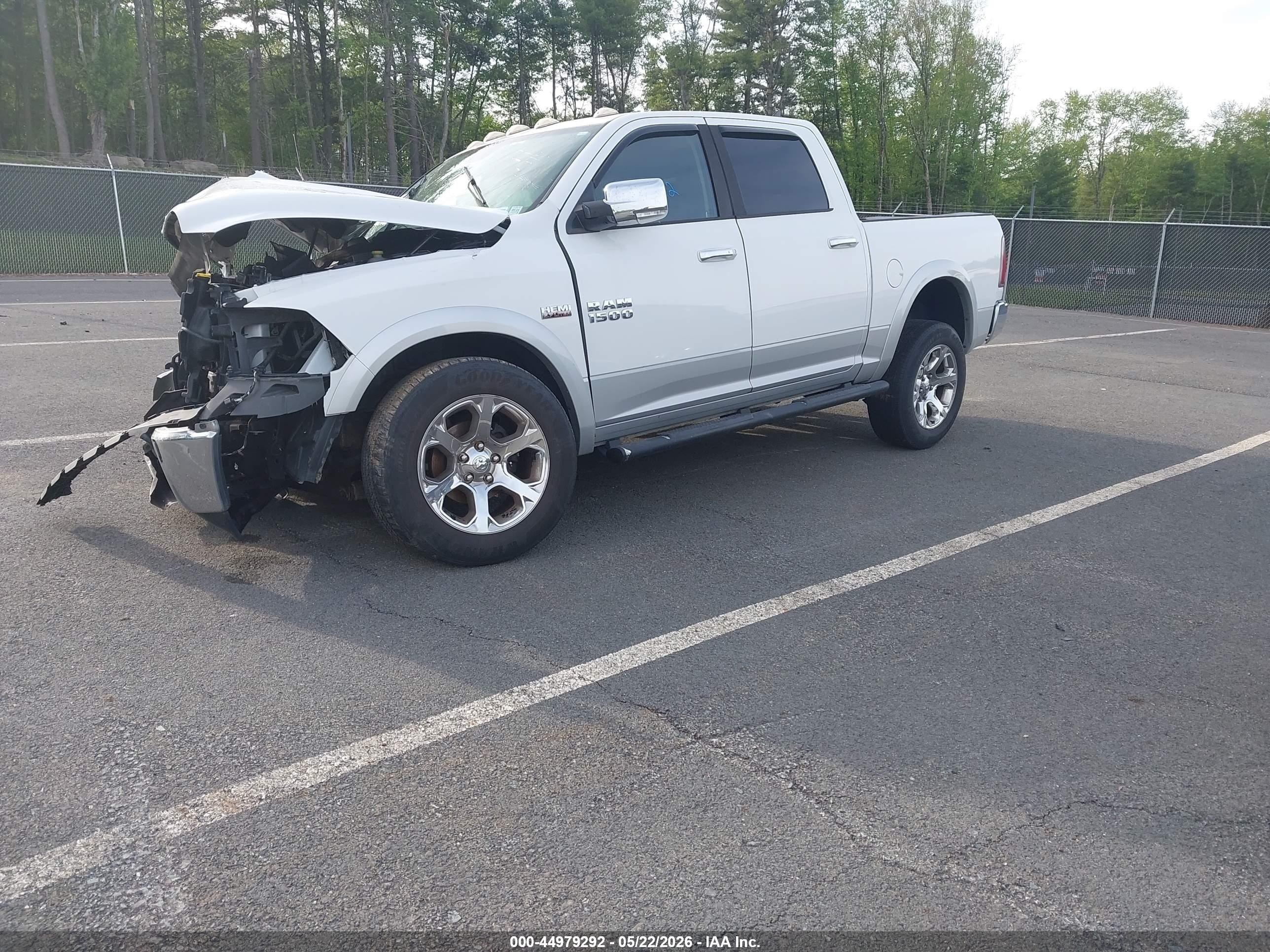2013 Ram 1500 Laramie White vin: 1C6RR7NTXDS505683