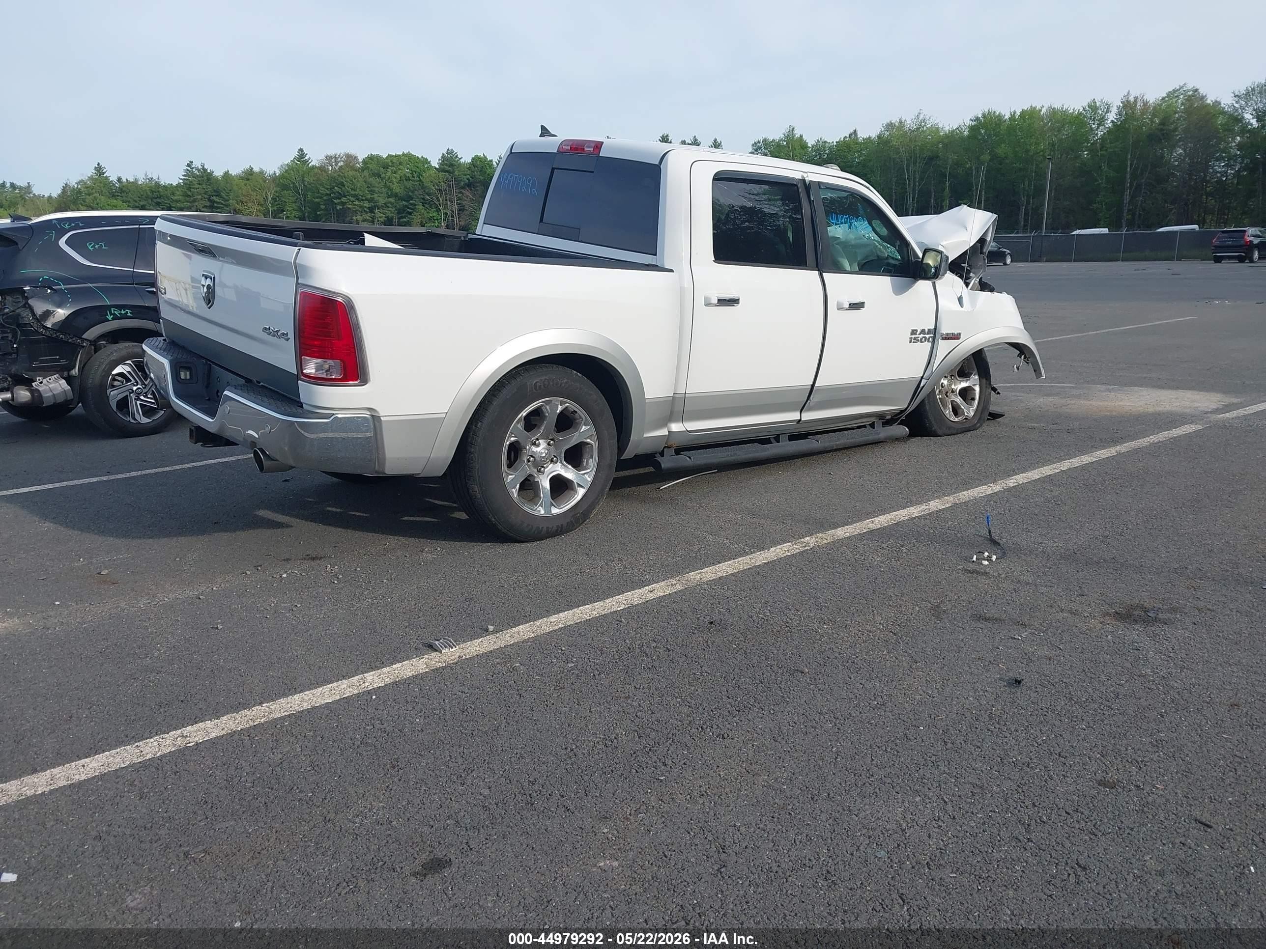 2013 Ram 1500 Laramie White vin: 1C6RR7NTXDS505683