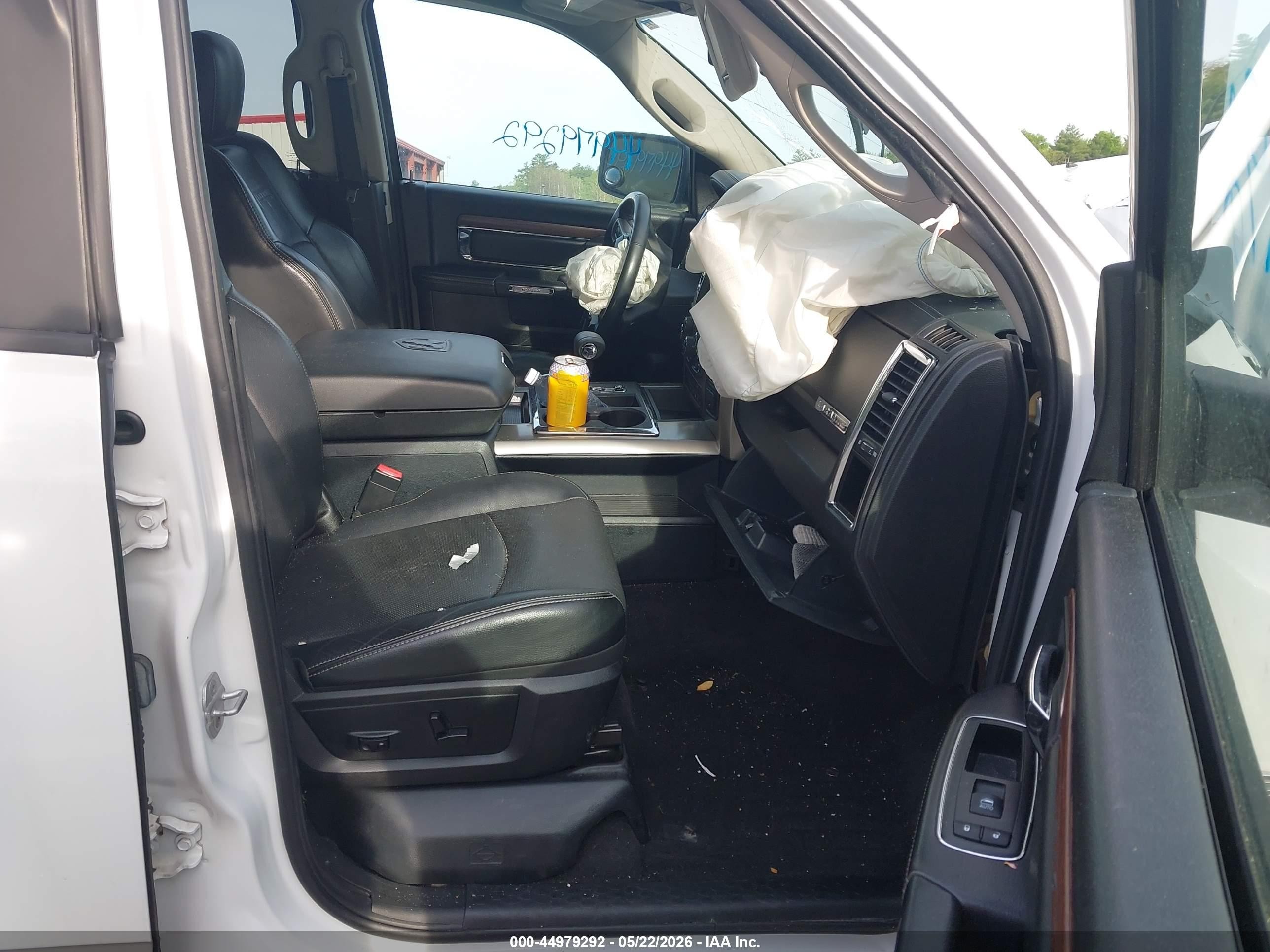 2013 Ram 1500 Laramie White vin: 1C6RR7NTXDS505683