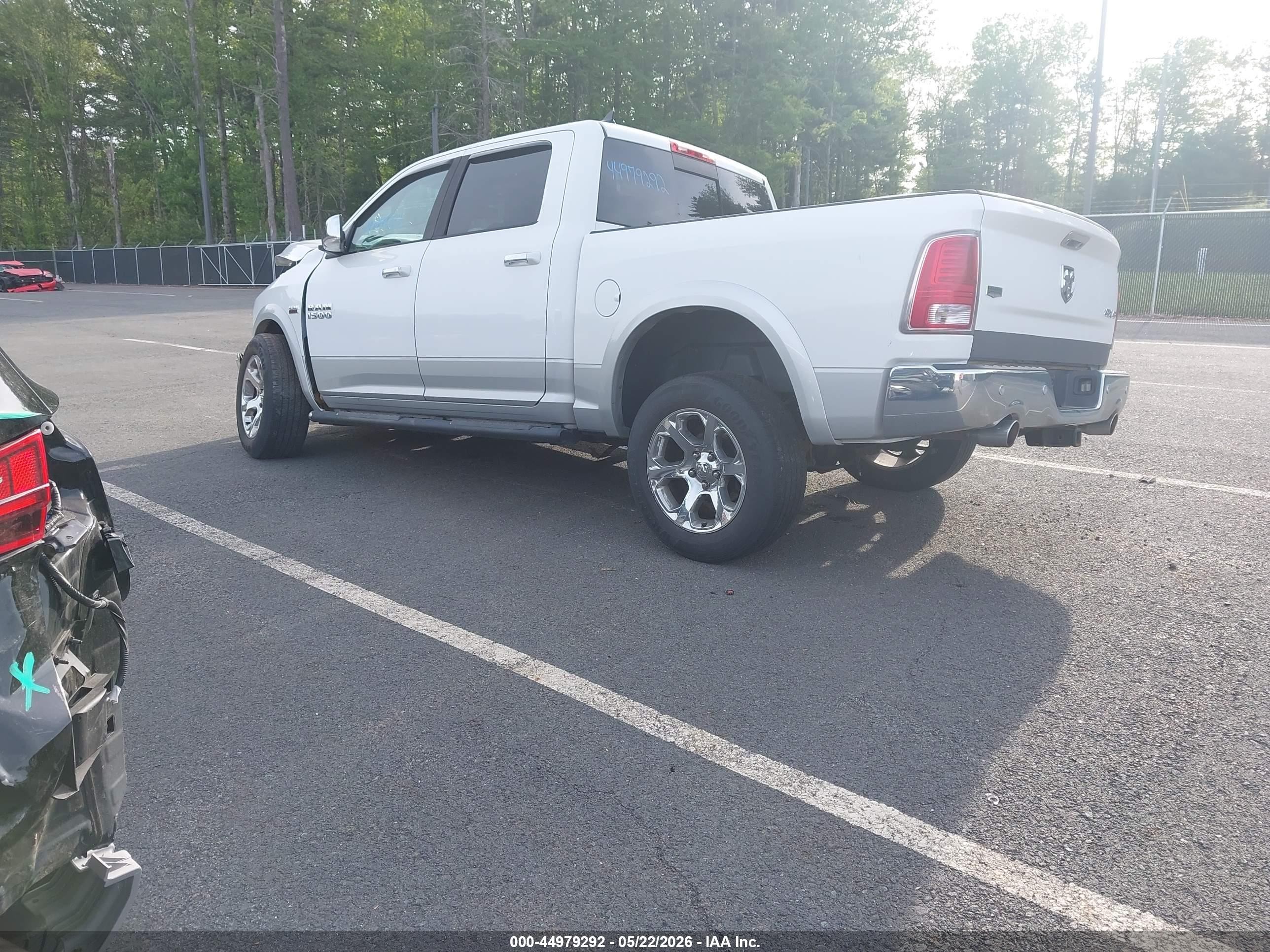 2013 Ram 1500 Laramie White vin: 1C6RR7NTXDS505683
