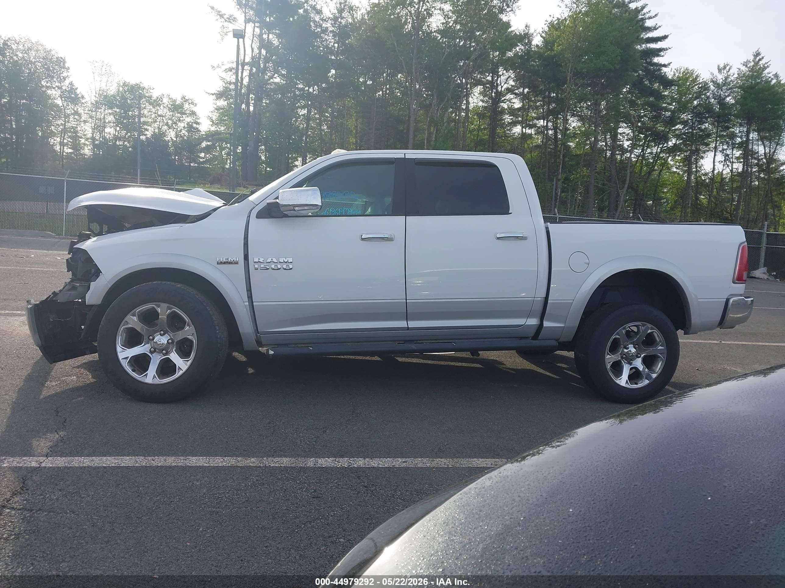 2013 Ram 1500 Laramie White vin: 1C6RR7NTXDS505683