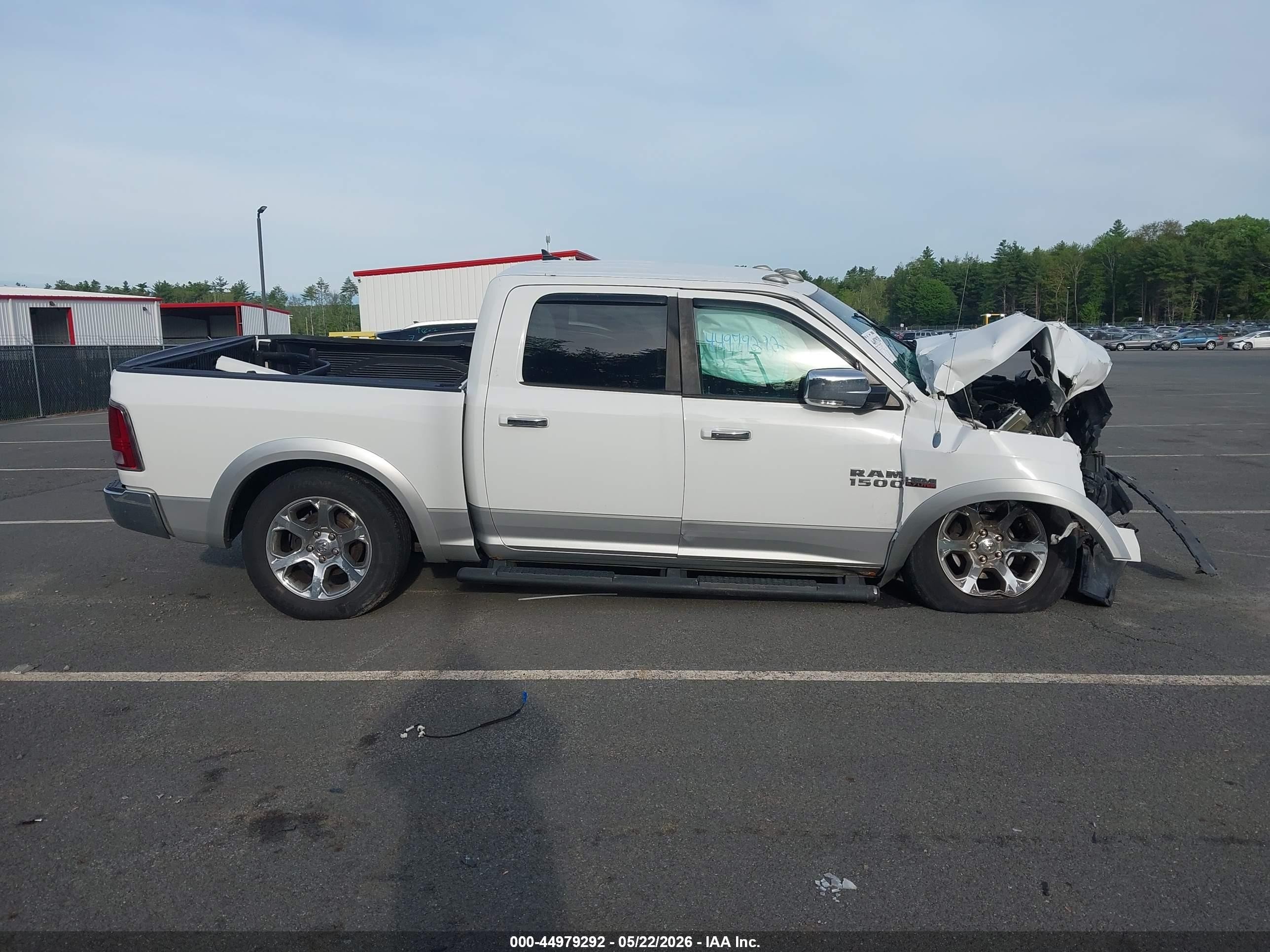 2013 Ram 1500 Laramie White vin: 1C6RR7NTXDS505683