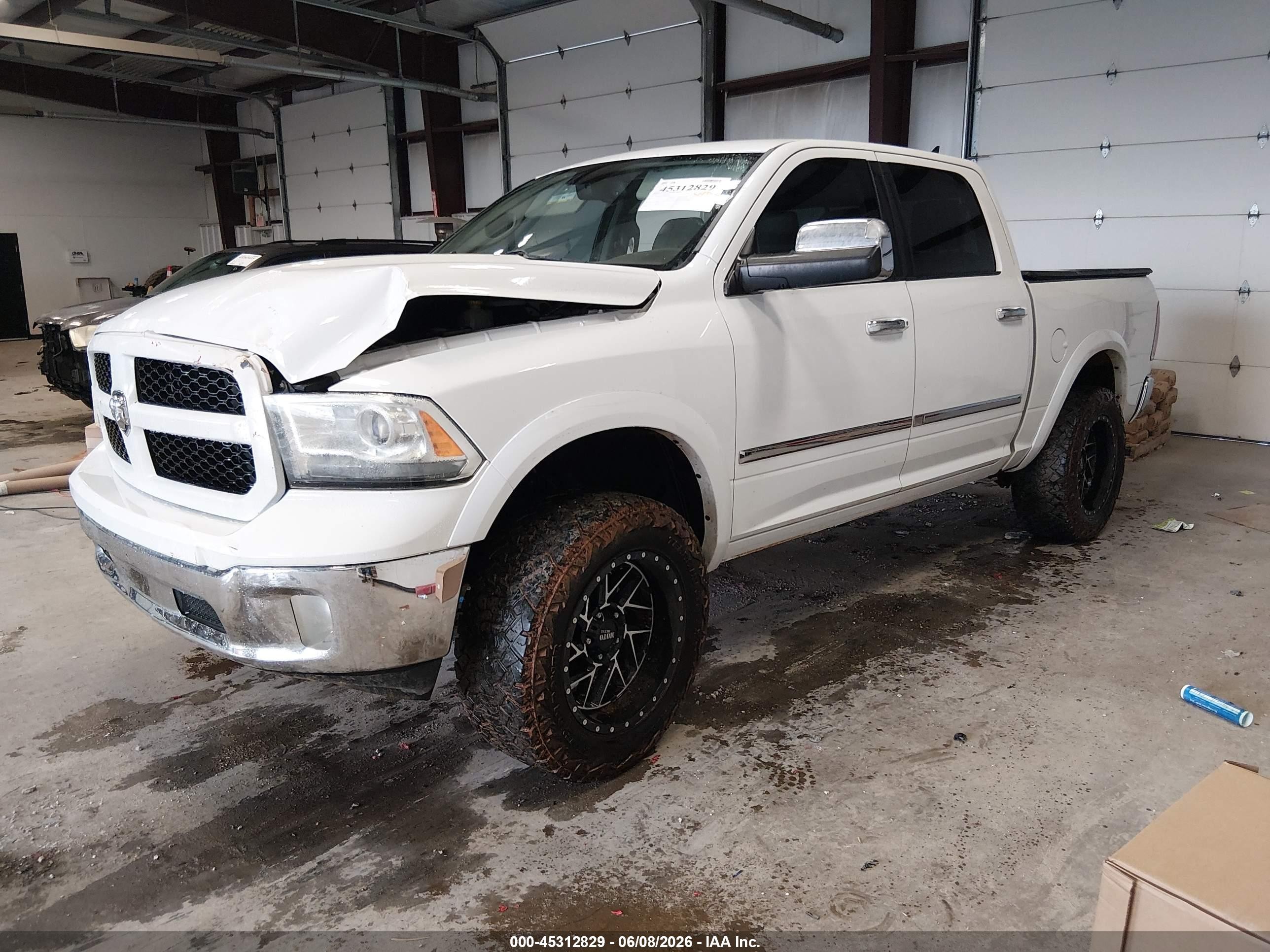 2013 Ram 1500 Laramie Белый vin: 1C6RR7NTXDS585549