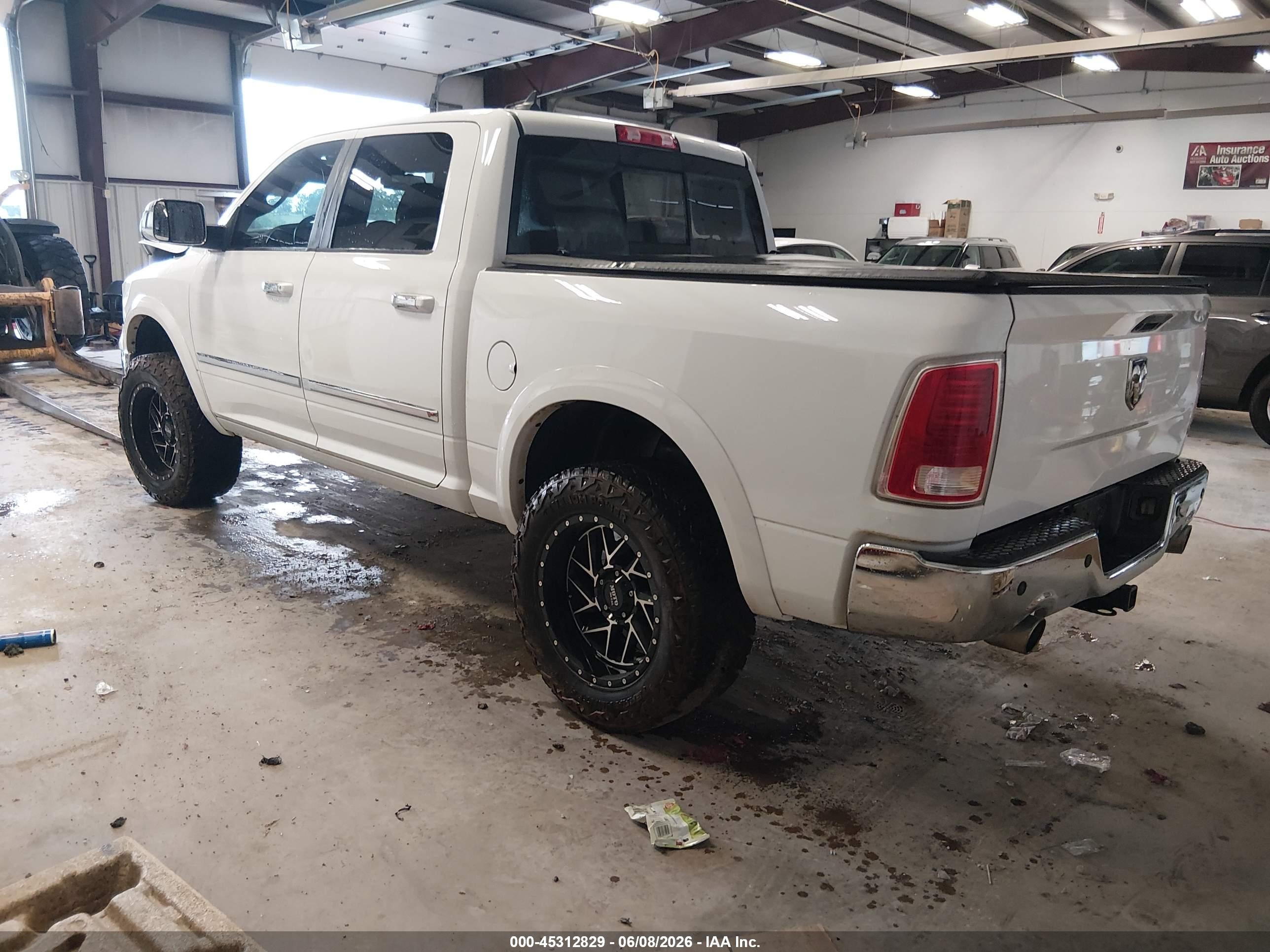 2013 Ram 1500 Laramie Белый vin: 1C6RR7NTXDS585549