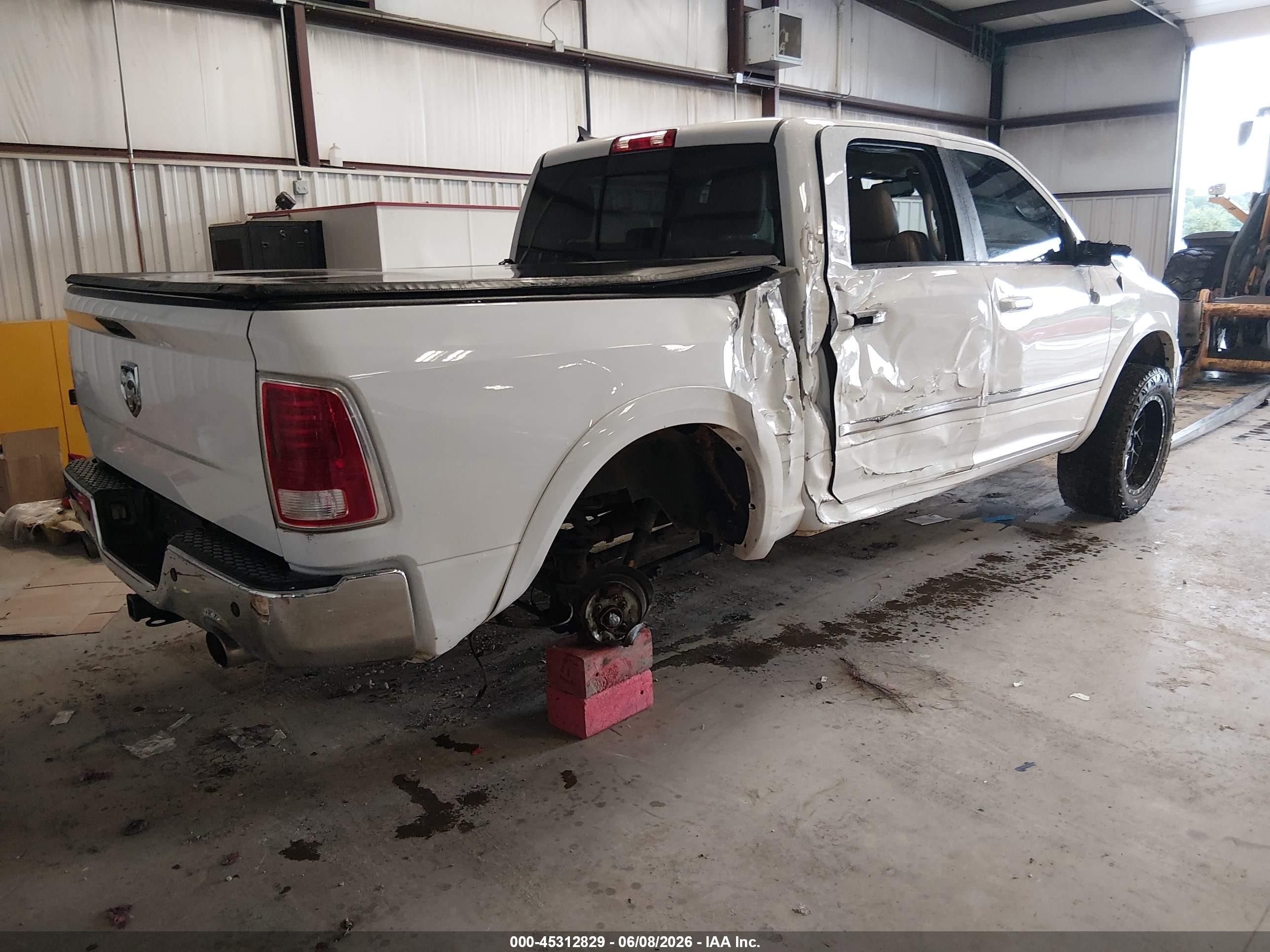 2013 Ram 1500 Laramie Белый vin: 1C6RR7NTXDS585549