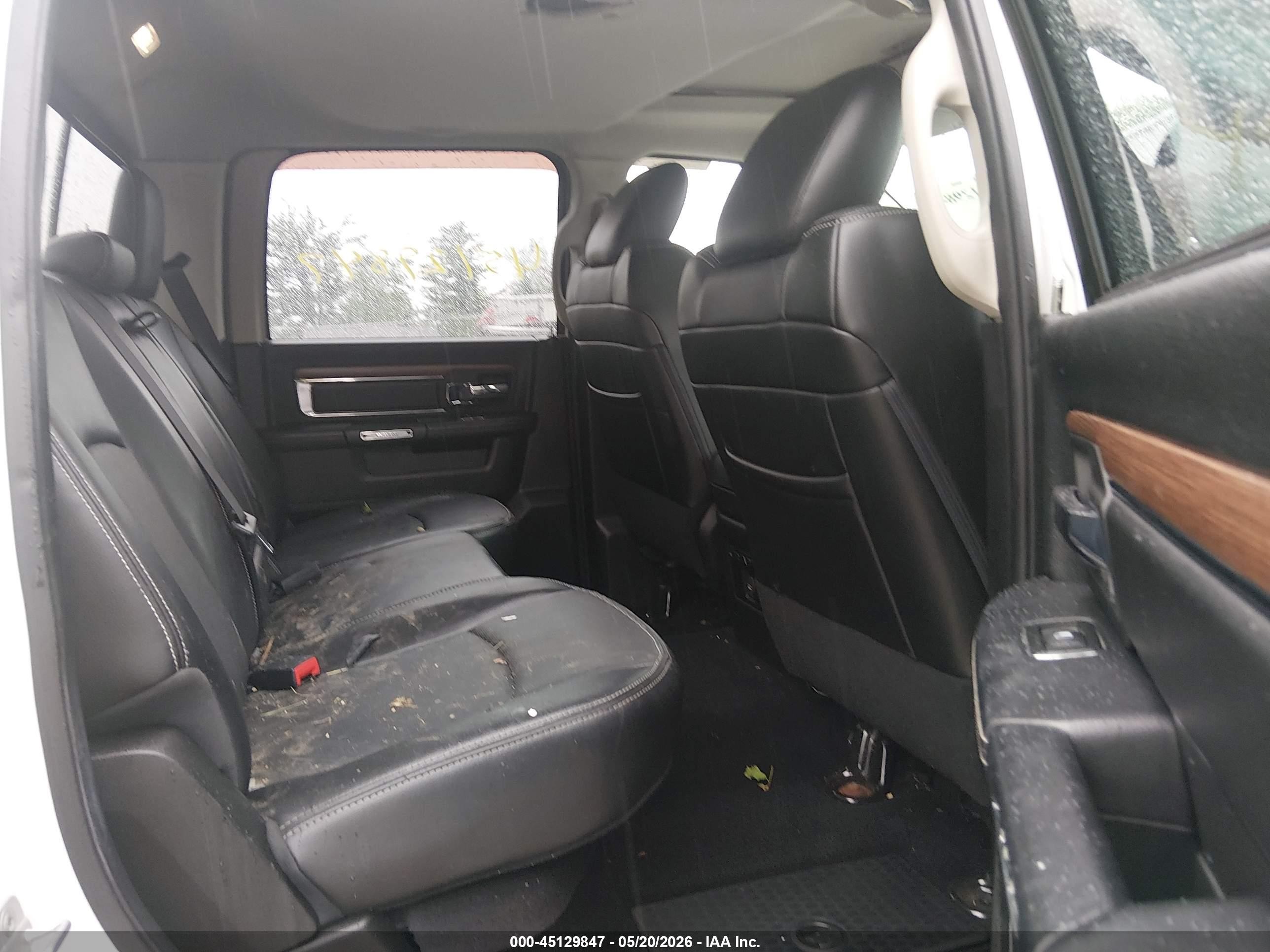 2013 Ram 1500 Laramie White vin: 1C6RR7NTXDS603628