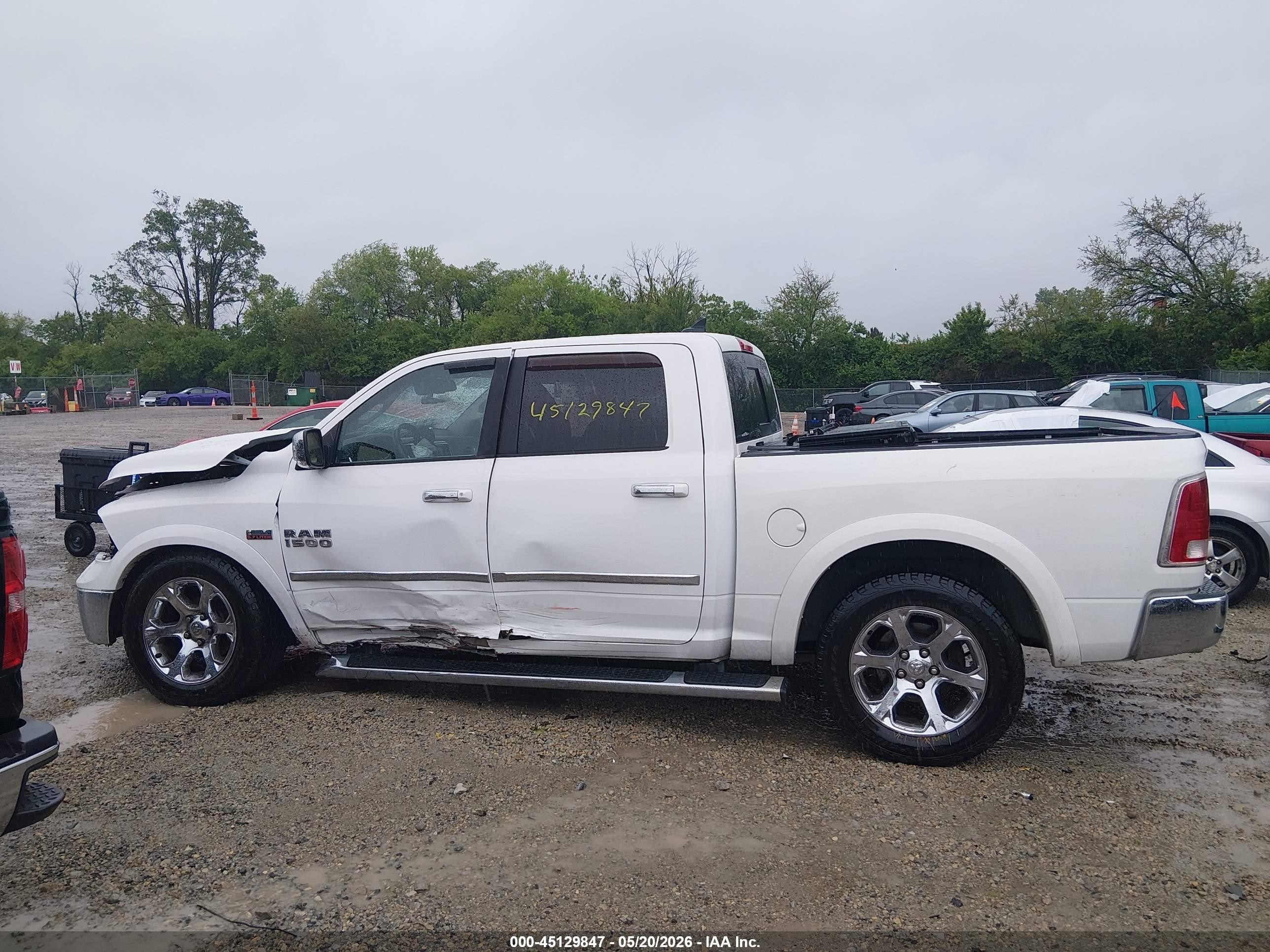 2013 Ram 1500 Laramie White vin: 1C6RR7NTXDS603628