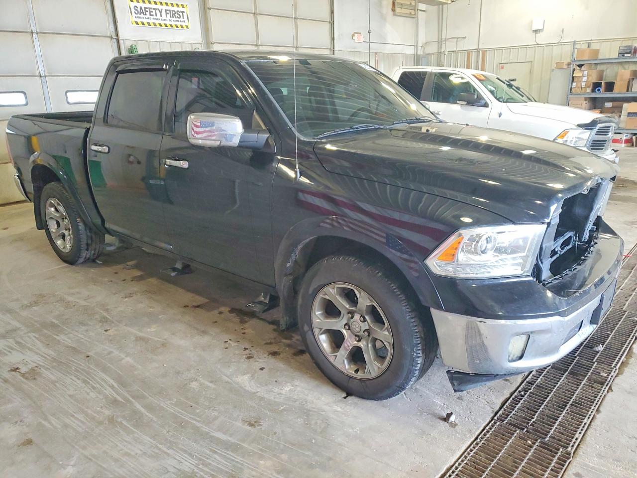 2014 Ram 1500 Laramie Черный vin: 1C6RR7NTXES232777
