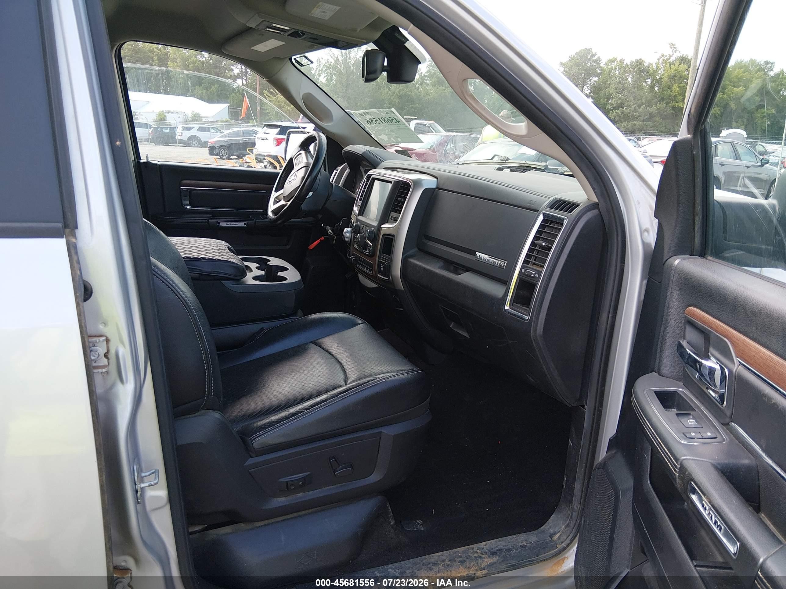 2014 Ram 1500 Laramie Silver vin: 1C6RR7NTXES316467