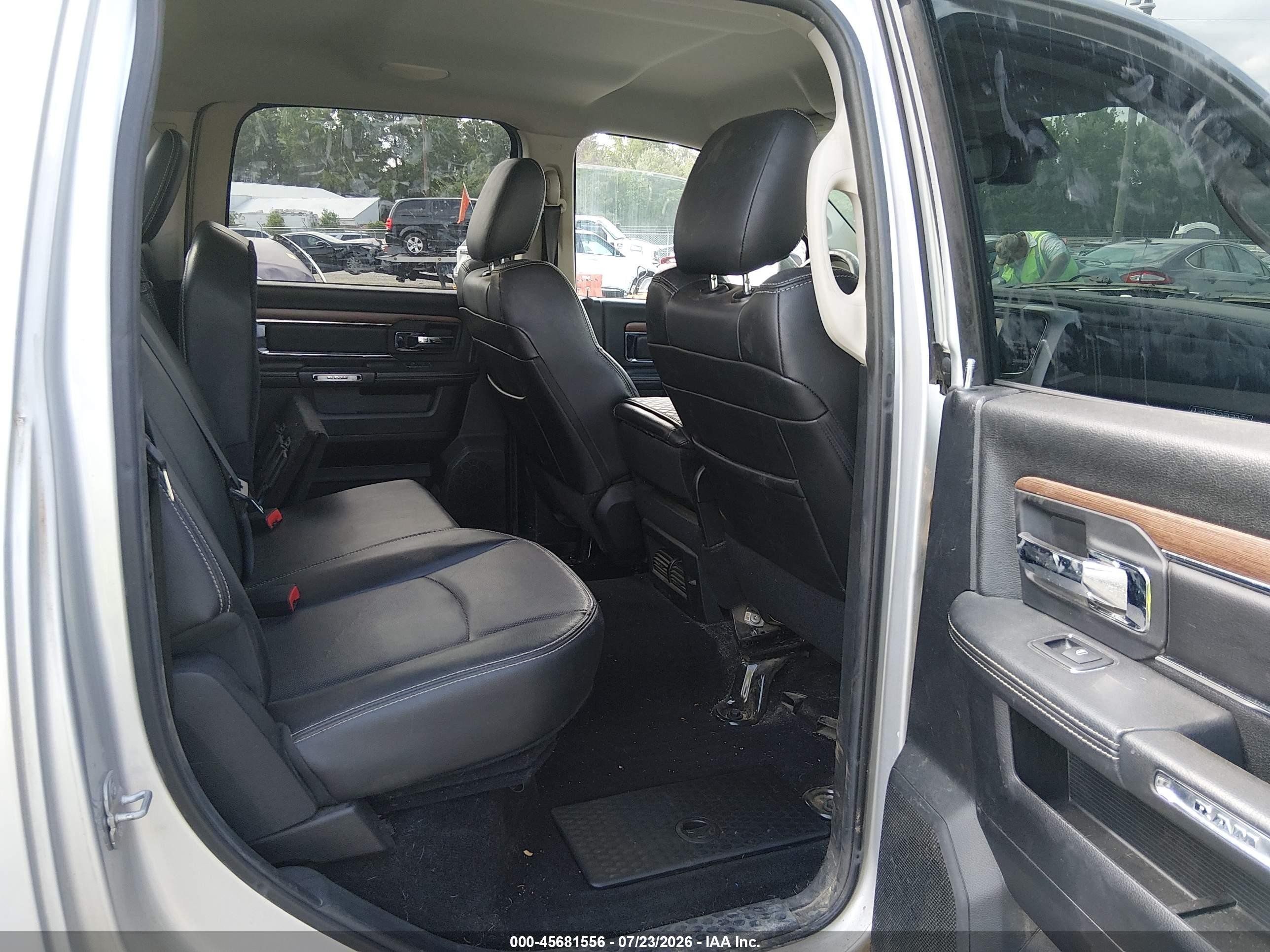 2014 Ram 1500 Laramie Silver vin: 1C6RR7NTXES316467