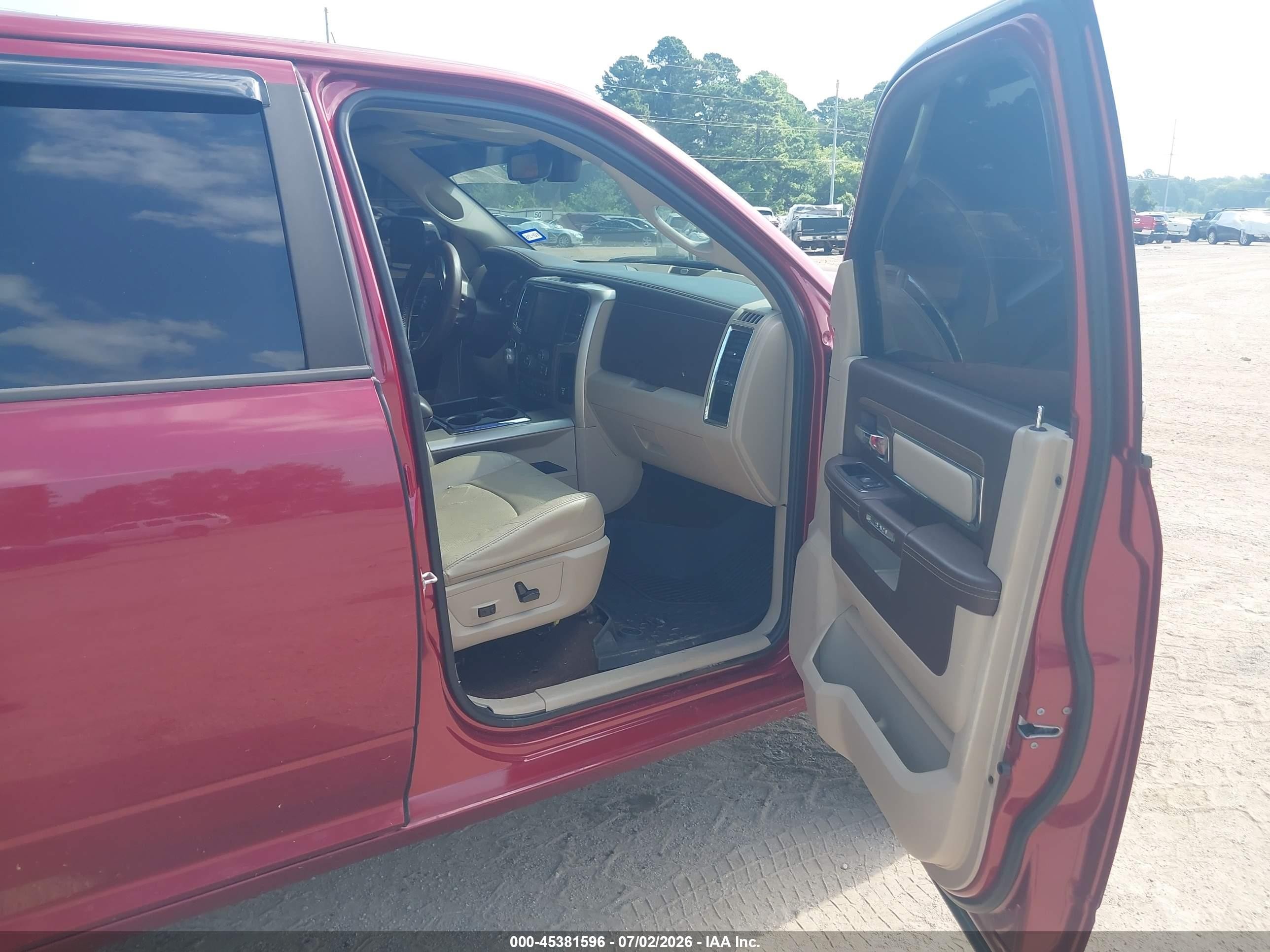 2015 Ram 1500 Laramie Бордовый vin: 1C6RR7NTXFS561318