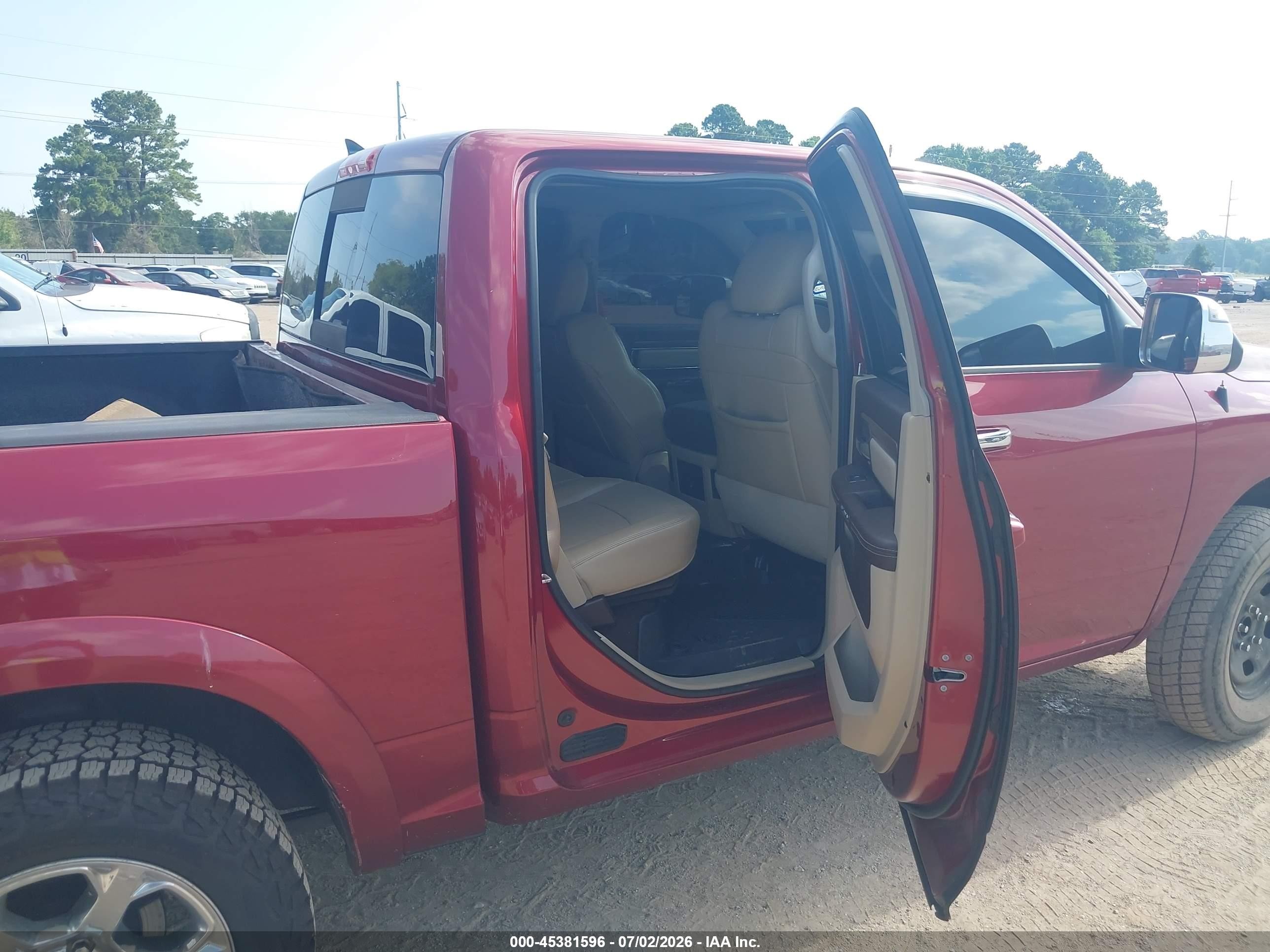 2015 Ram 1500 Laramie Бордовый vin: 1C6RR7NTXFS561318