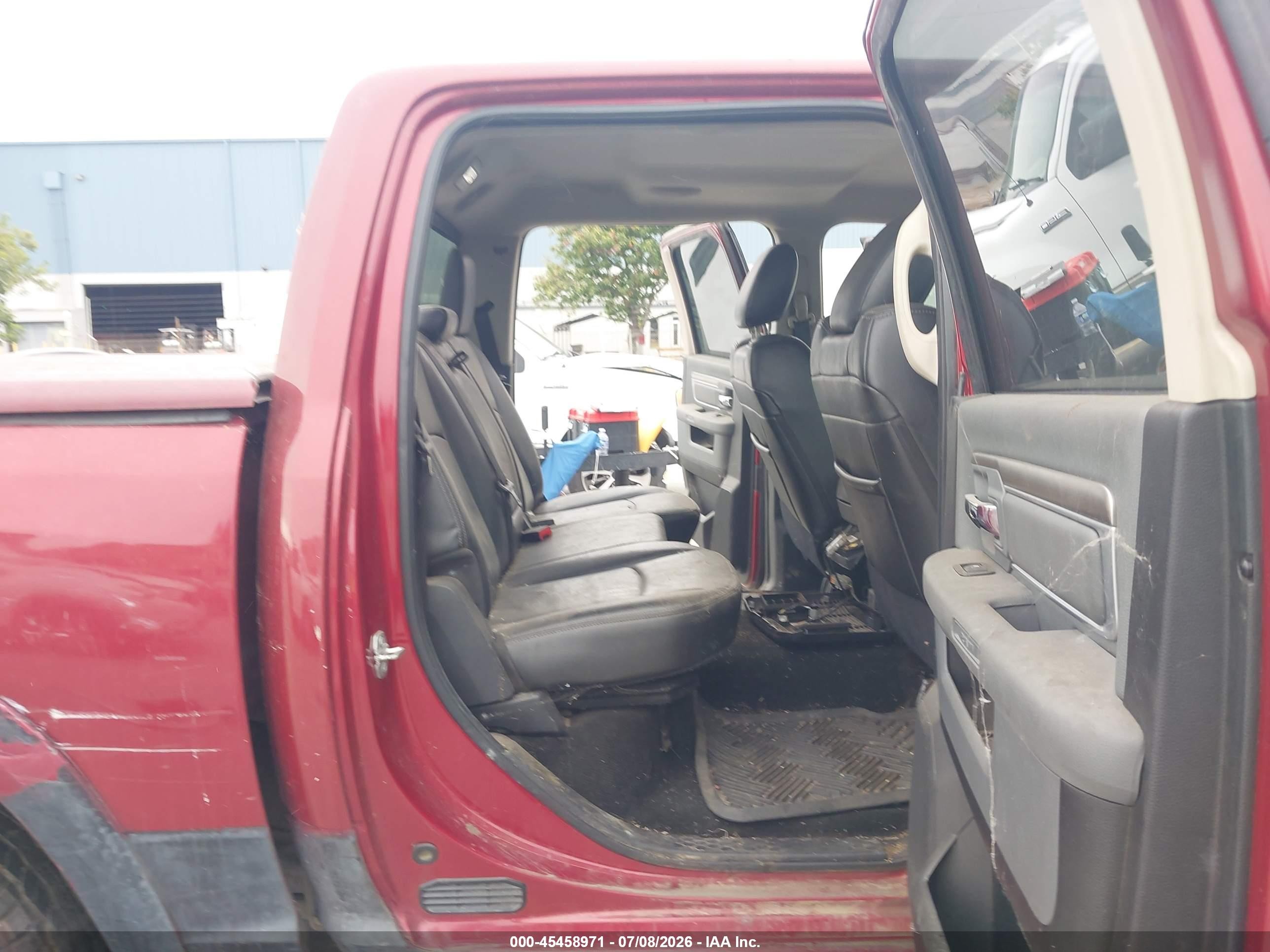 2015 Ram 1500 Laramie Red vin: 1C6RR7NTXFS700377