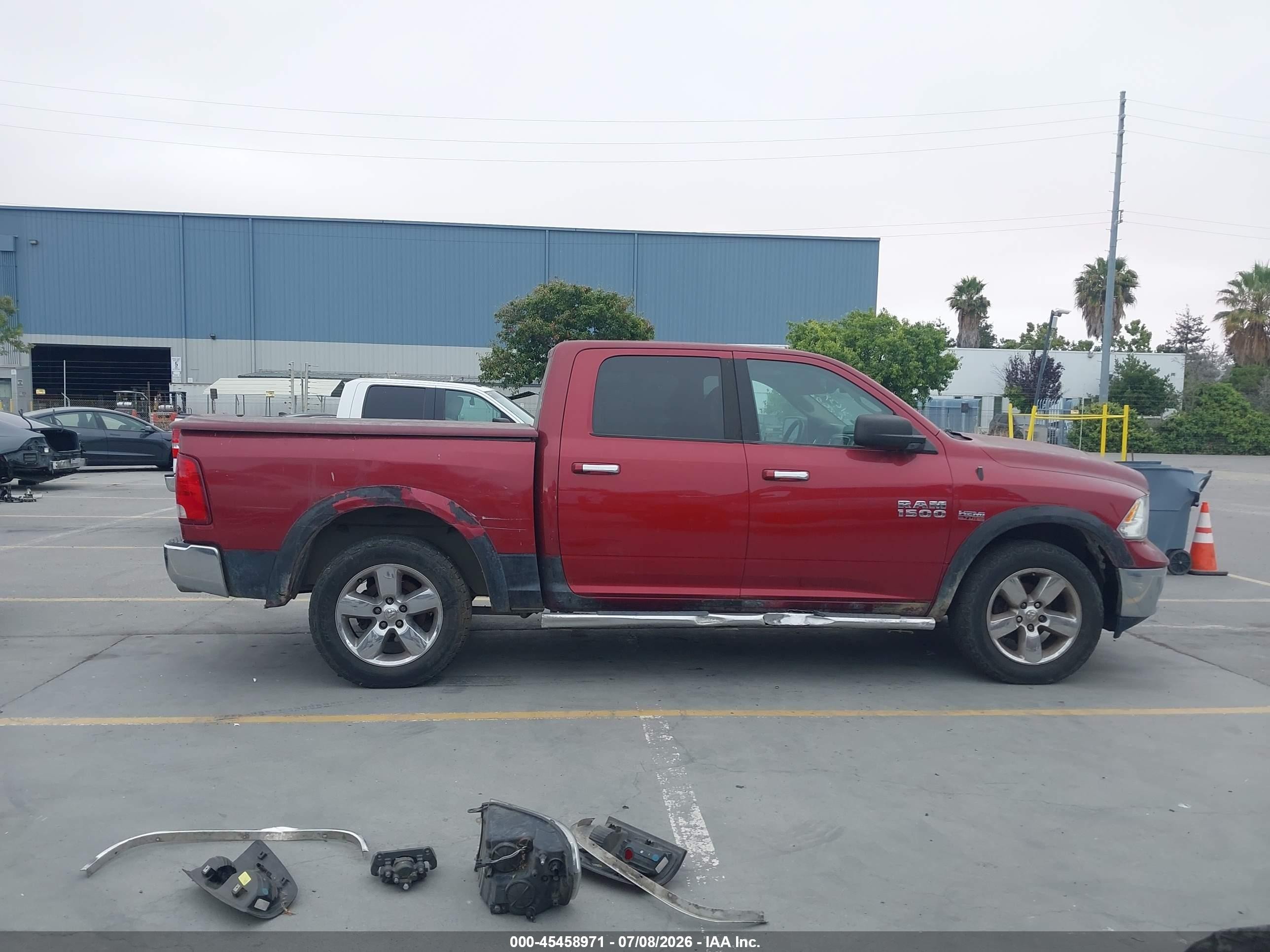 2015 Ram 1500 Laramie Red vin: 1C6RR7NTXFS700377