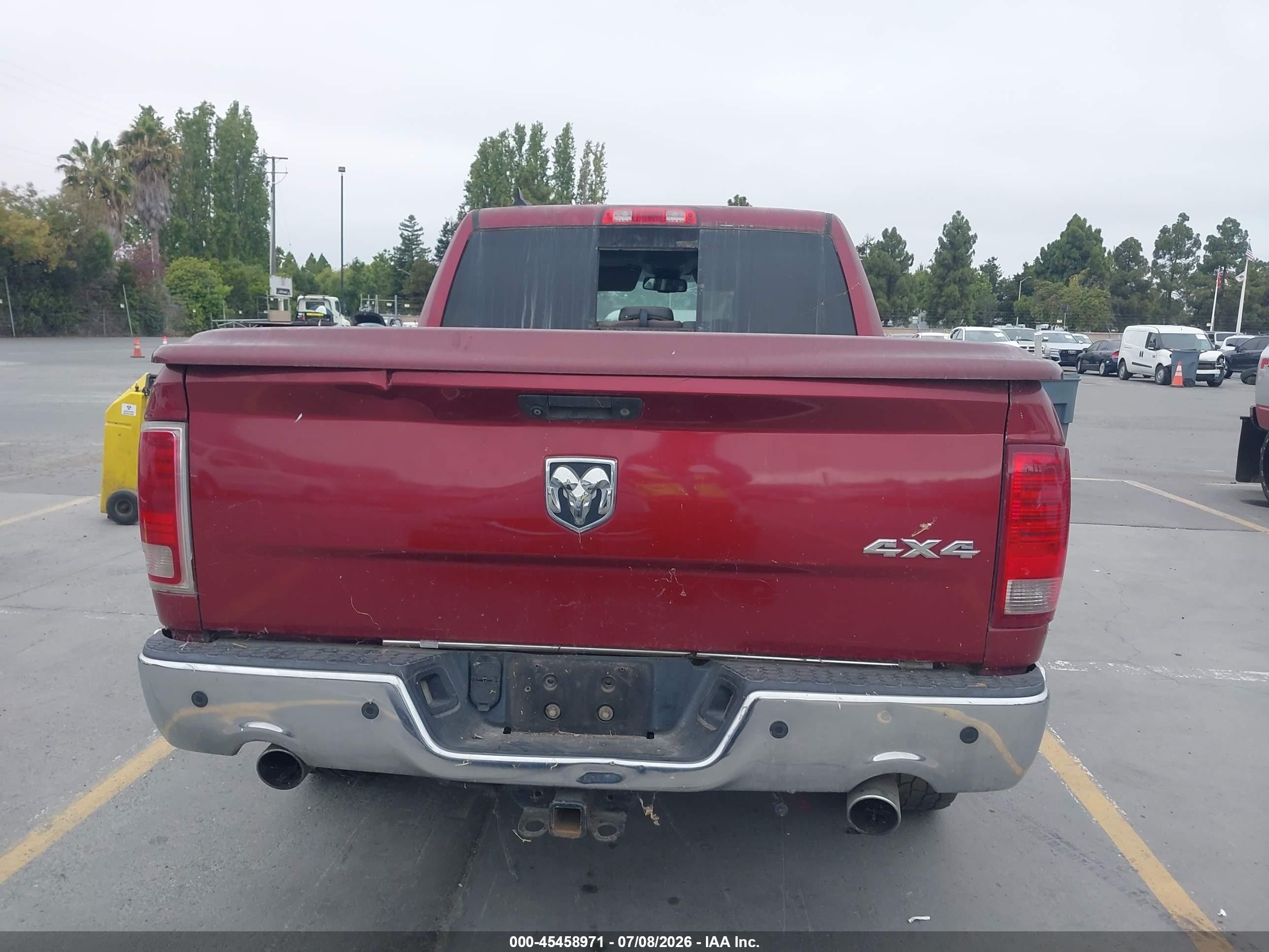 2015 Ram 1500 Laramie Red vin: 1C6RR7NTXFS700377