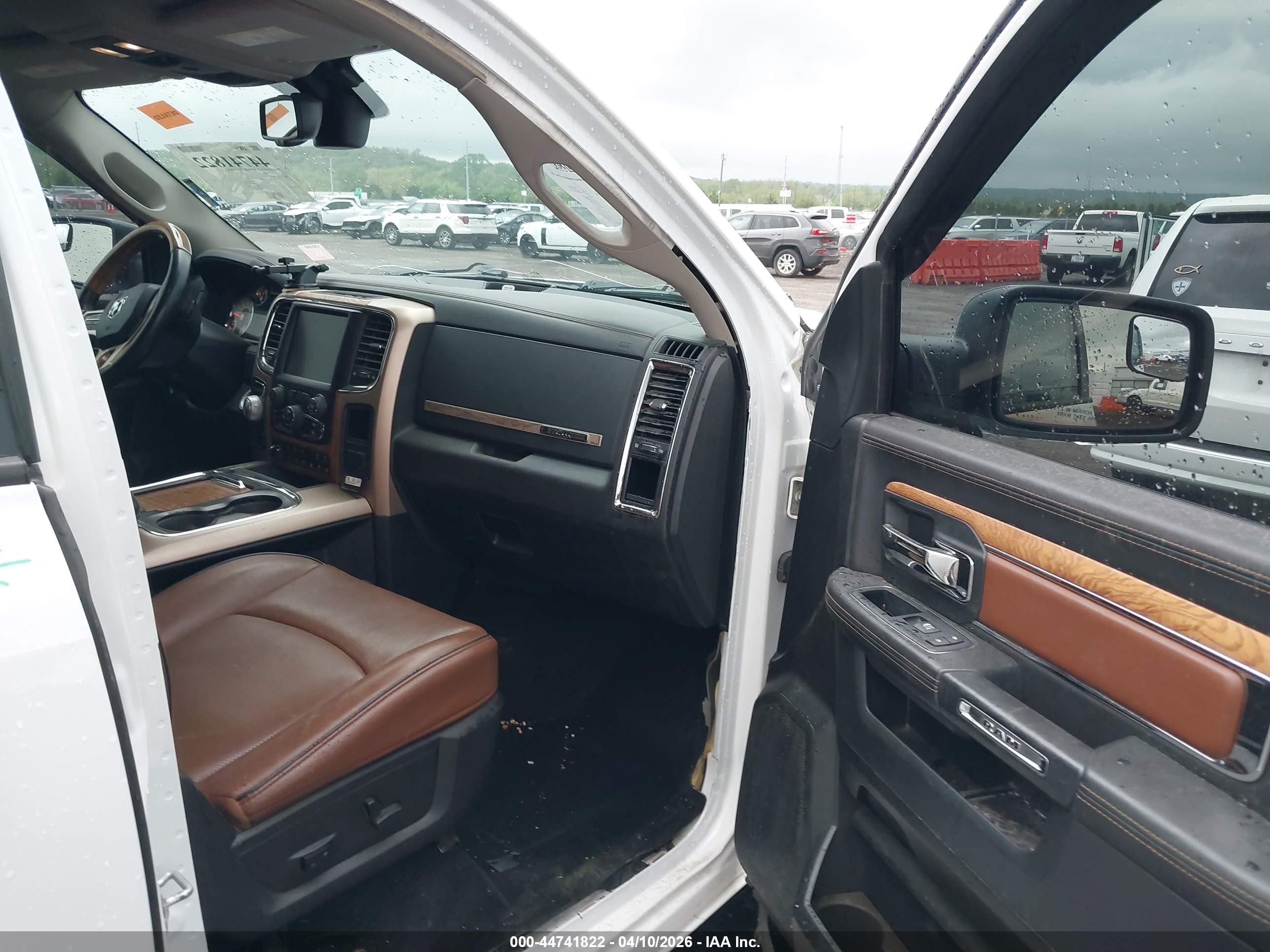 2015 Ram 1500 Laramie Longhorn White vin: 1C6RR7PM1FS751725