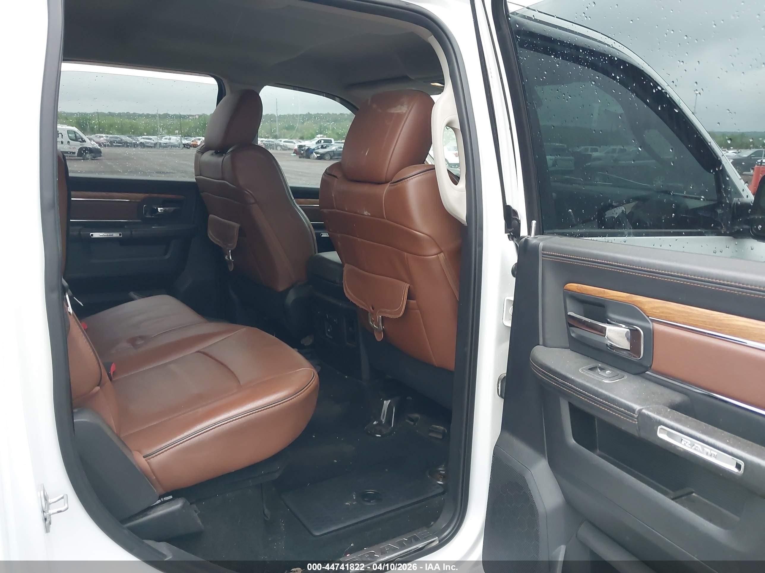 2015 Ram 1500 Laramie Longhorn White vin: 1C6RR7PM1FS751725