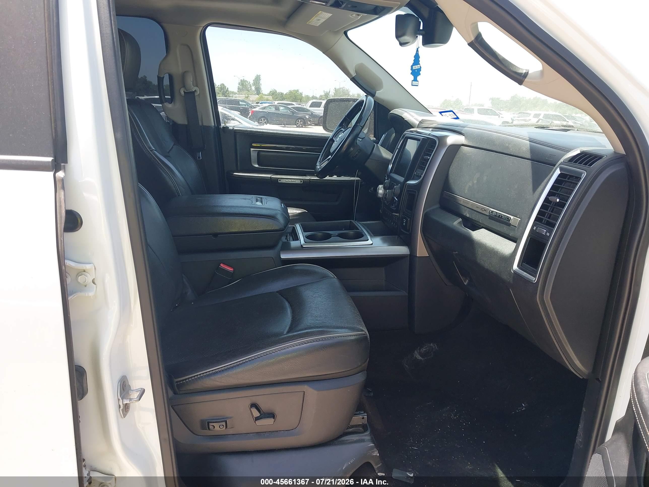 2015 Ram 1500 Laramie Limited White vin: 1C6RR7PMXFS557002