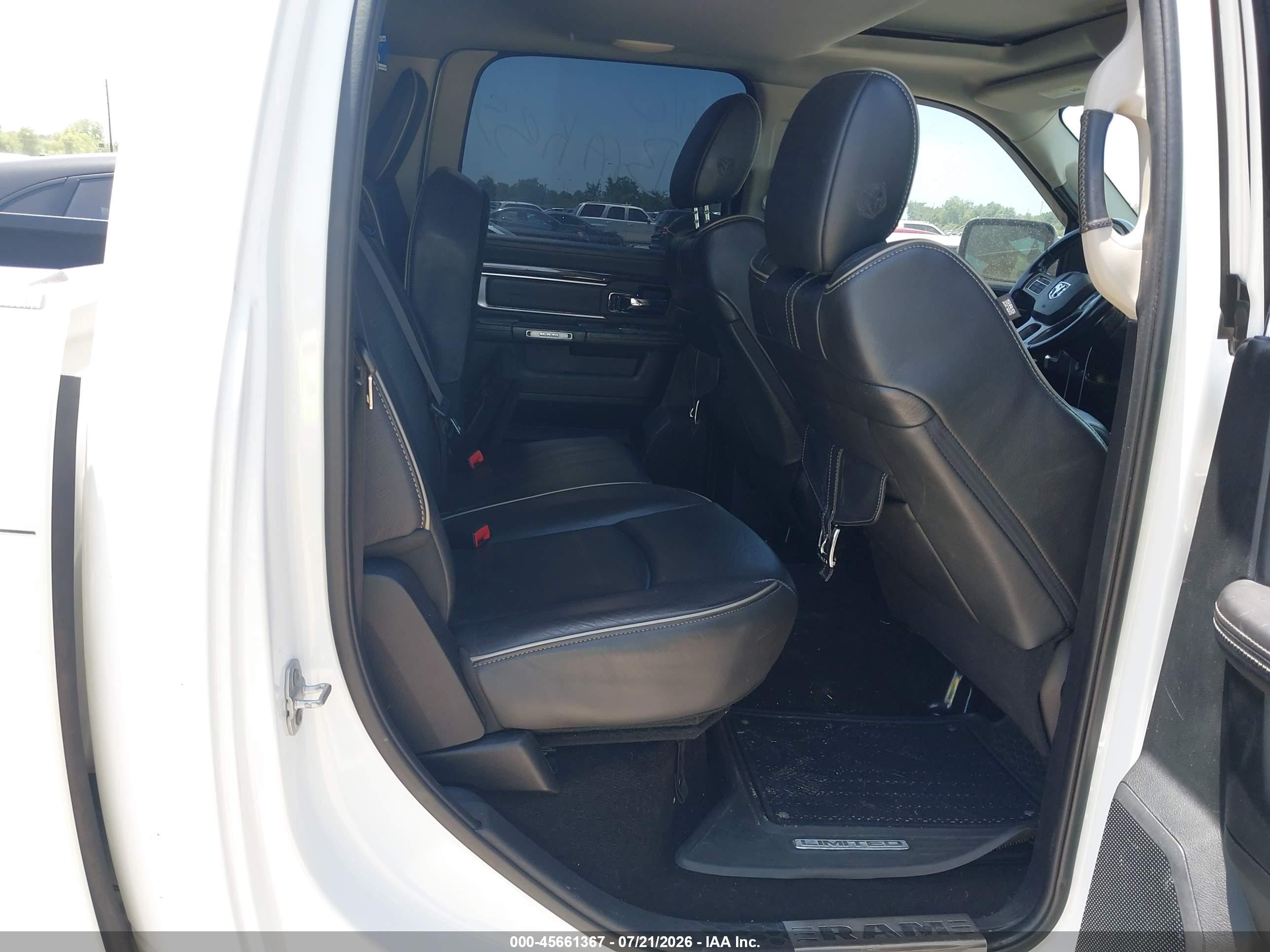 2015 Ram 1500 Laramie Limited White vin: 1C6RR7PMXFS557002