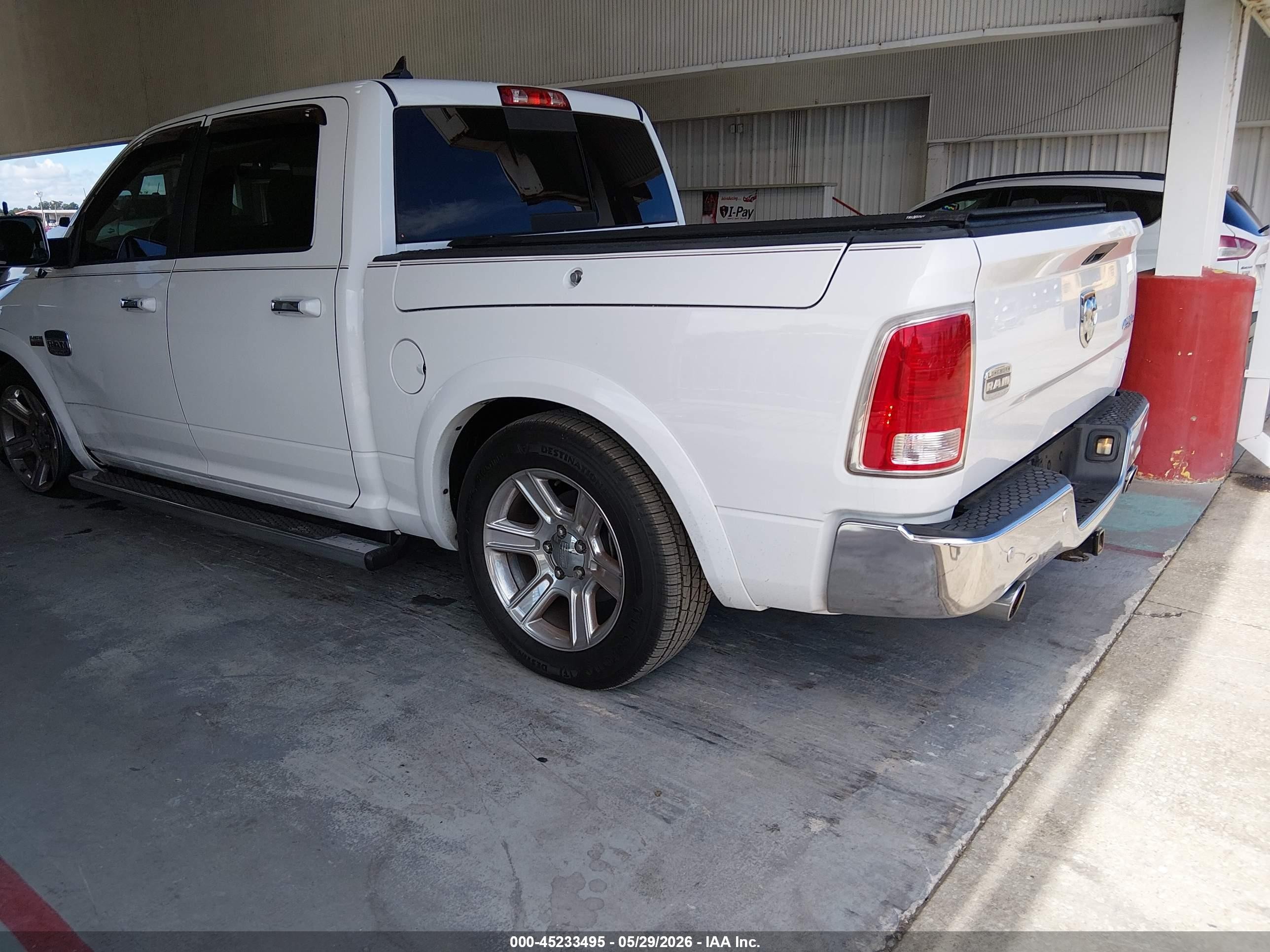 2015 Ram 1500 Laramie Longhorn White vin: 1C6RR7PT7FS586111