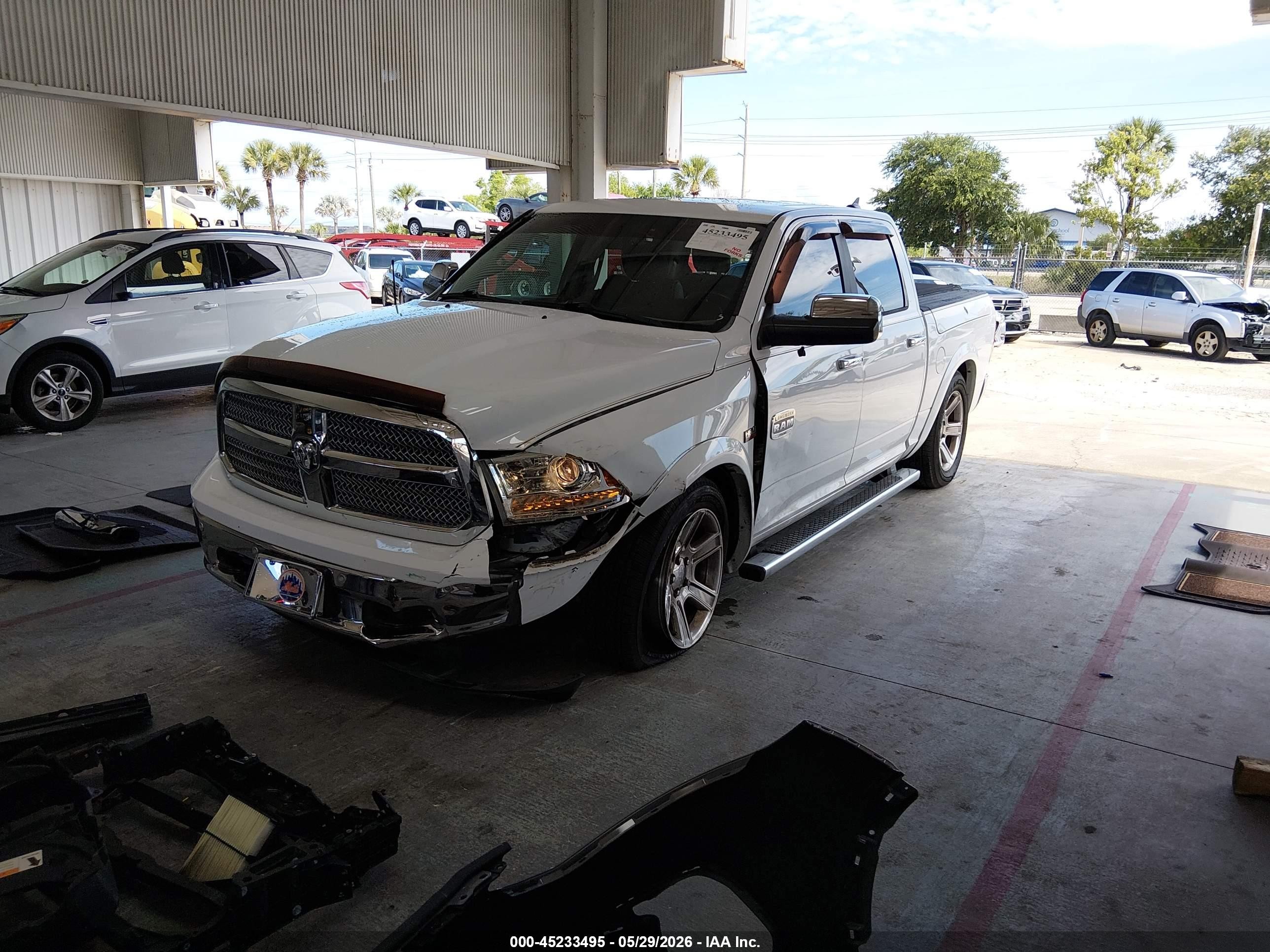 2015 Ram 1500 Laramie Longhorn White vin: 1C6RR7PT7FS586111