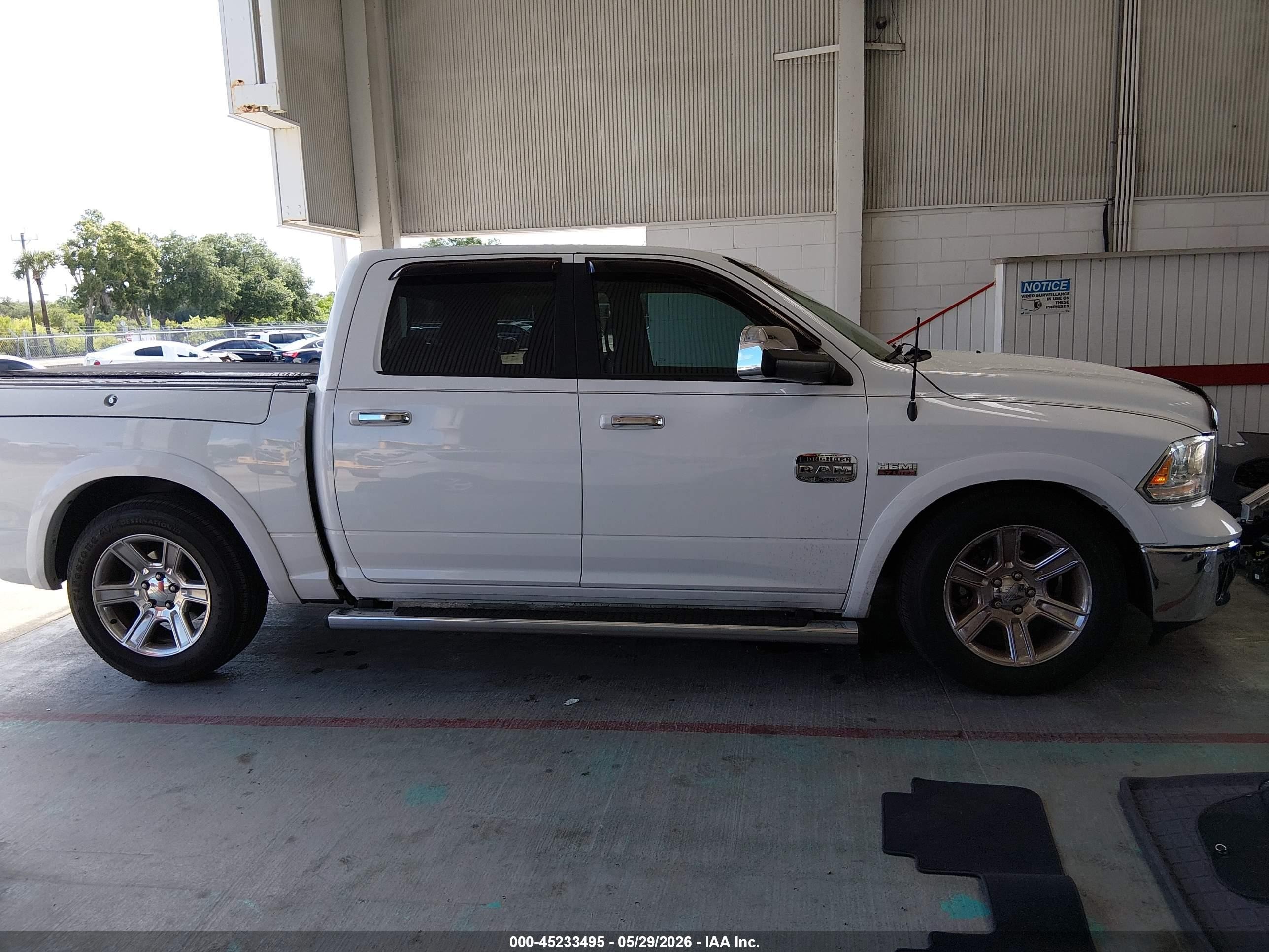 2015 Ram 1500 Laramie Longhorn White vin: 1C6RR7PT7FS586111