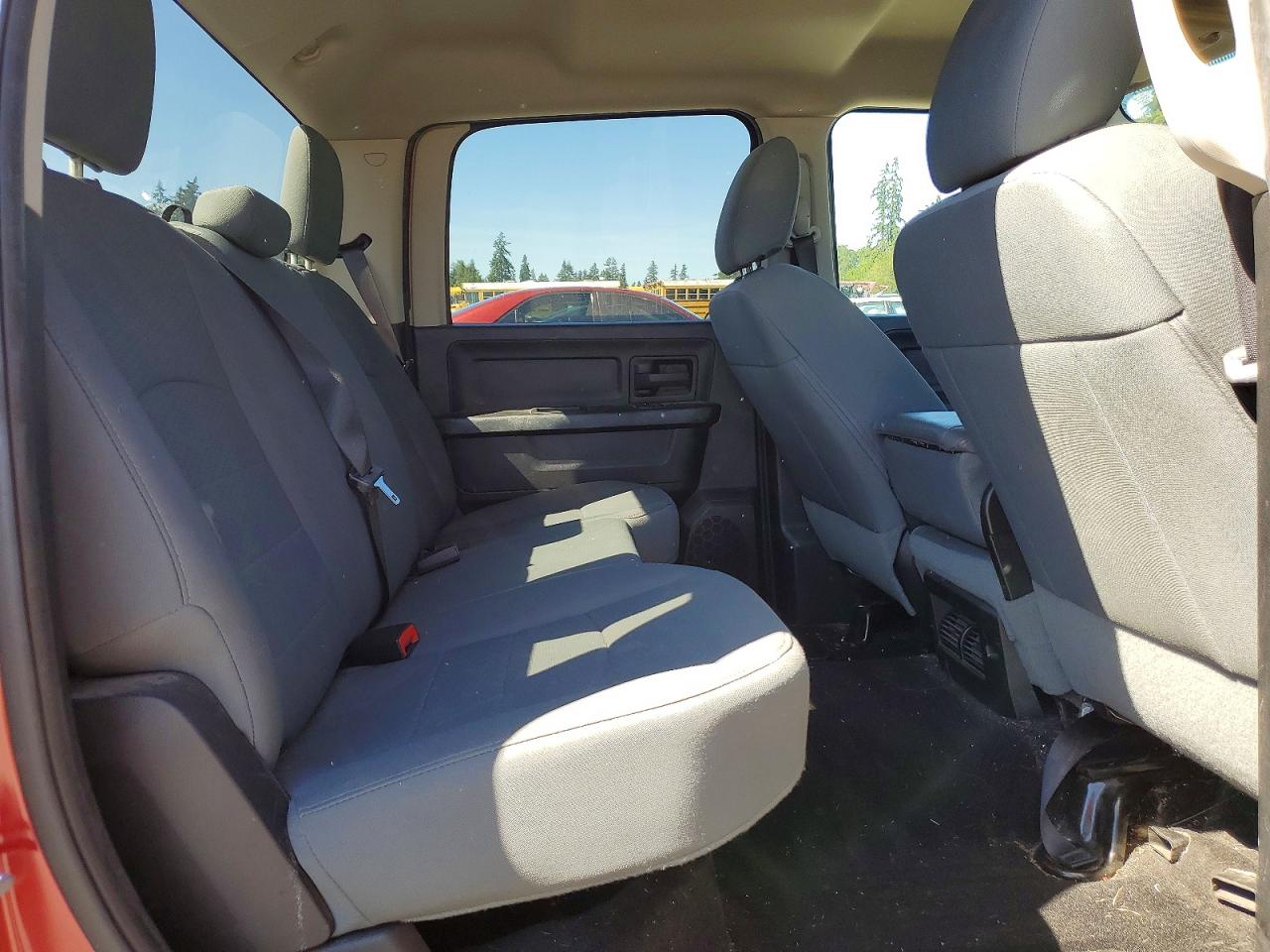2015 Ram 1500 St Red vin: 1C6RR7ST1FS720165