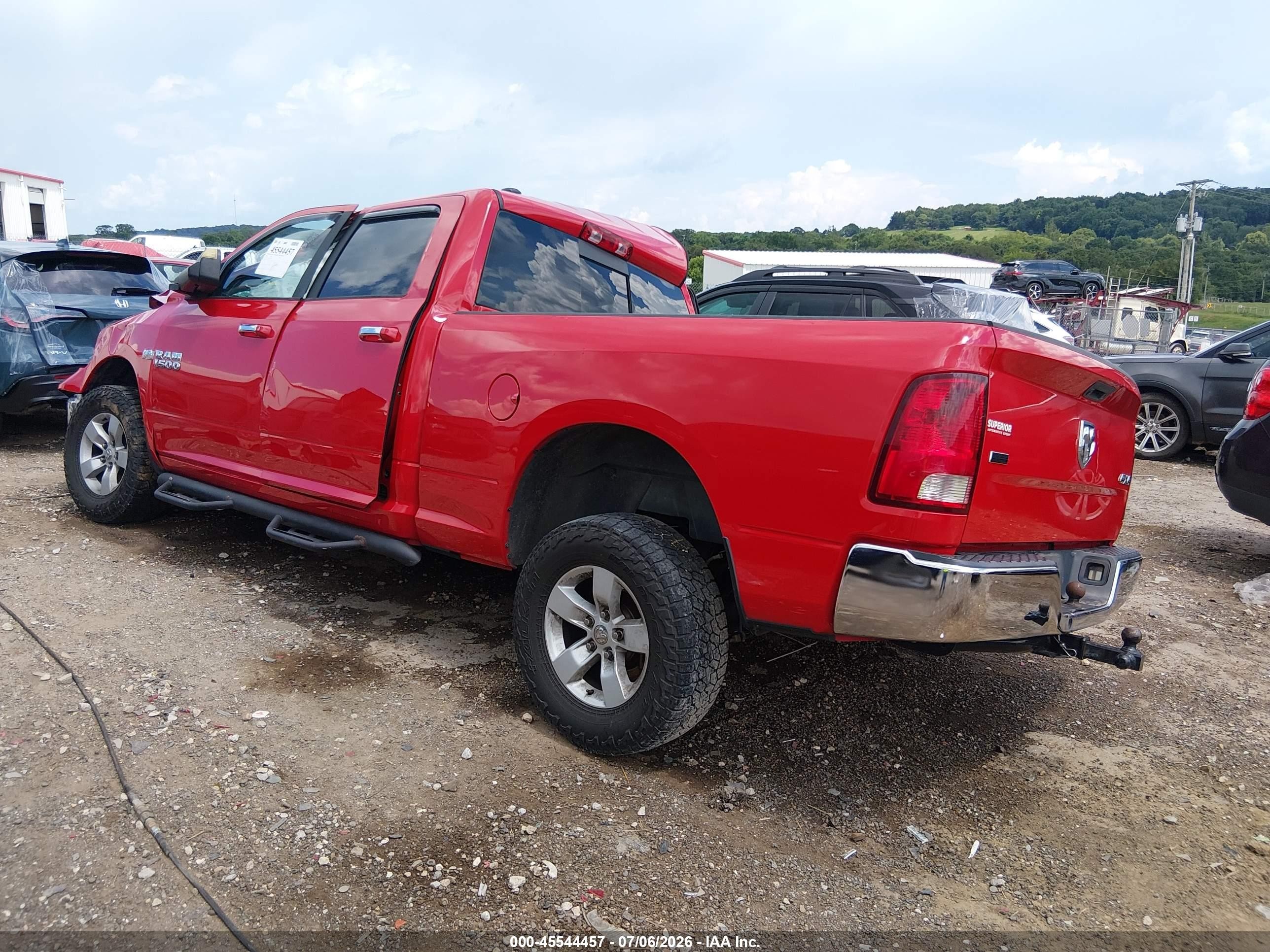 2018 Ram 1500 Slt  4x4 6'4 Box Красный vin: 1C6RR7TT7JS141740