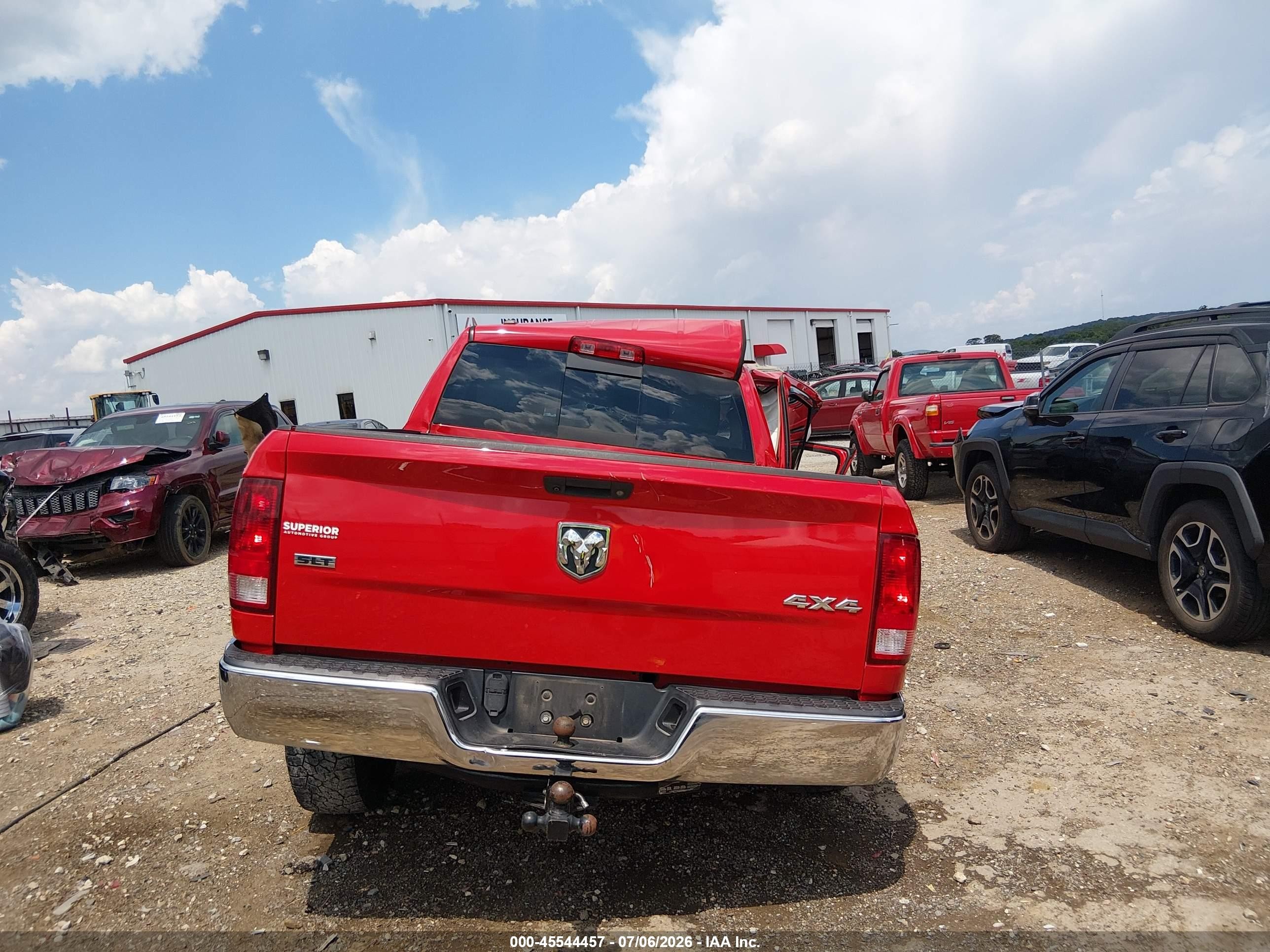 2018 Ram 1500 Slt  4x4 6'4 Box Красный vin: 1C6RR7TT7JS141740