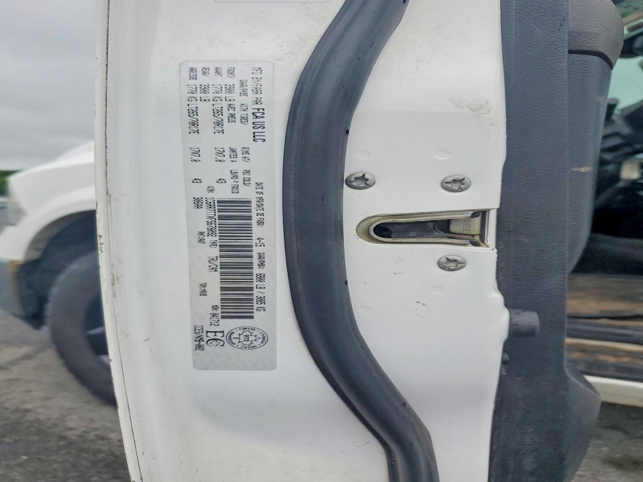 2015 Ram Slt White vin: 1C6RR7TTXFS678092